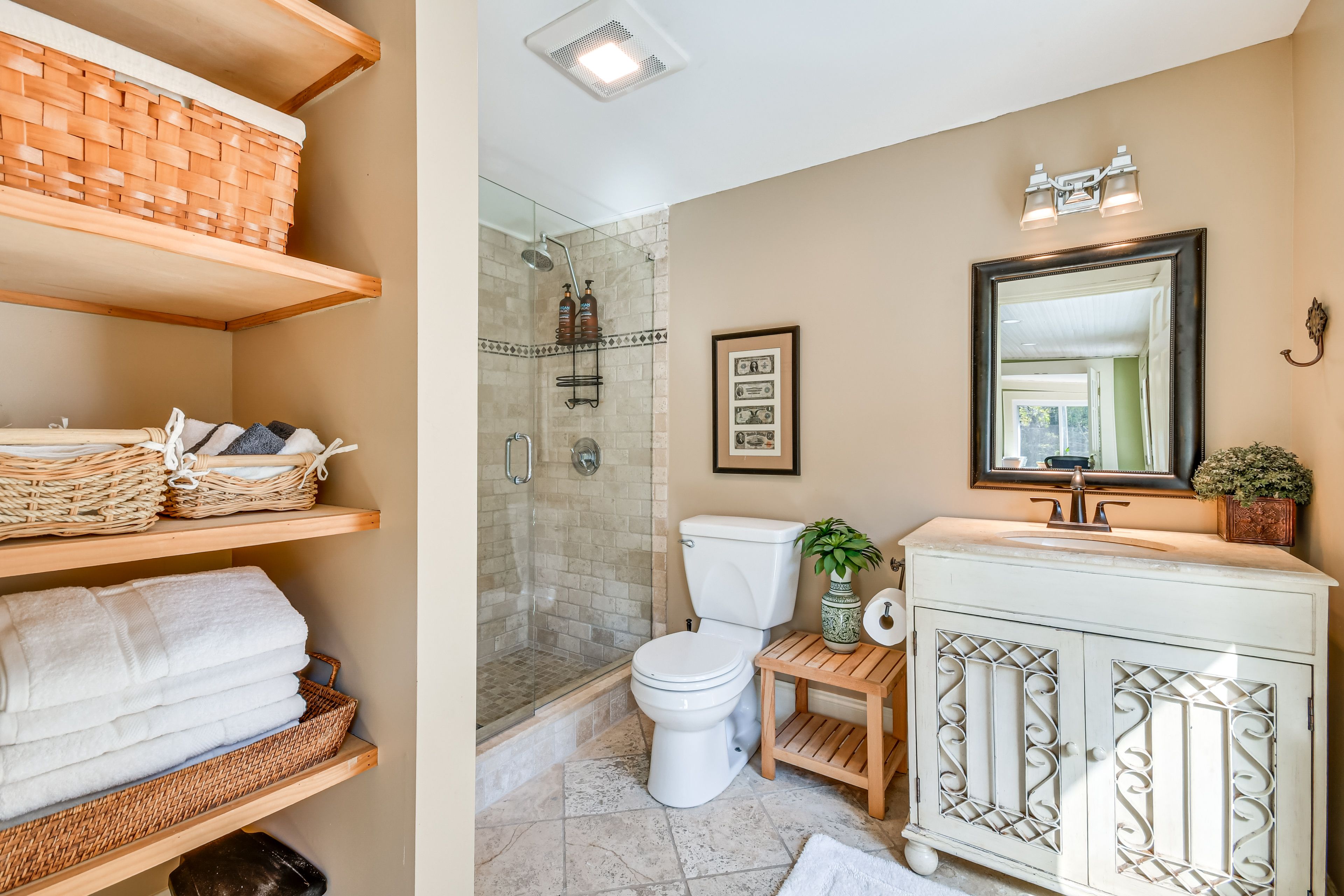 Full Bathroom | 1st Floor