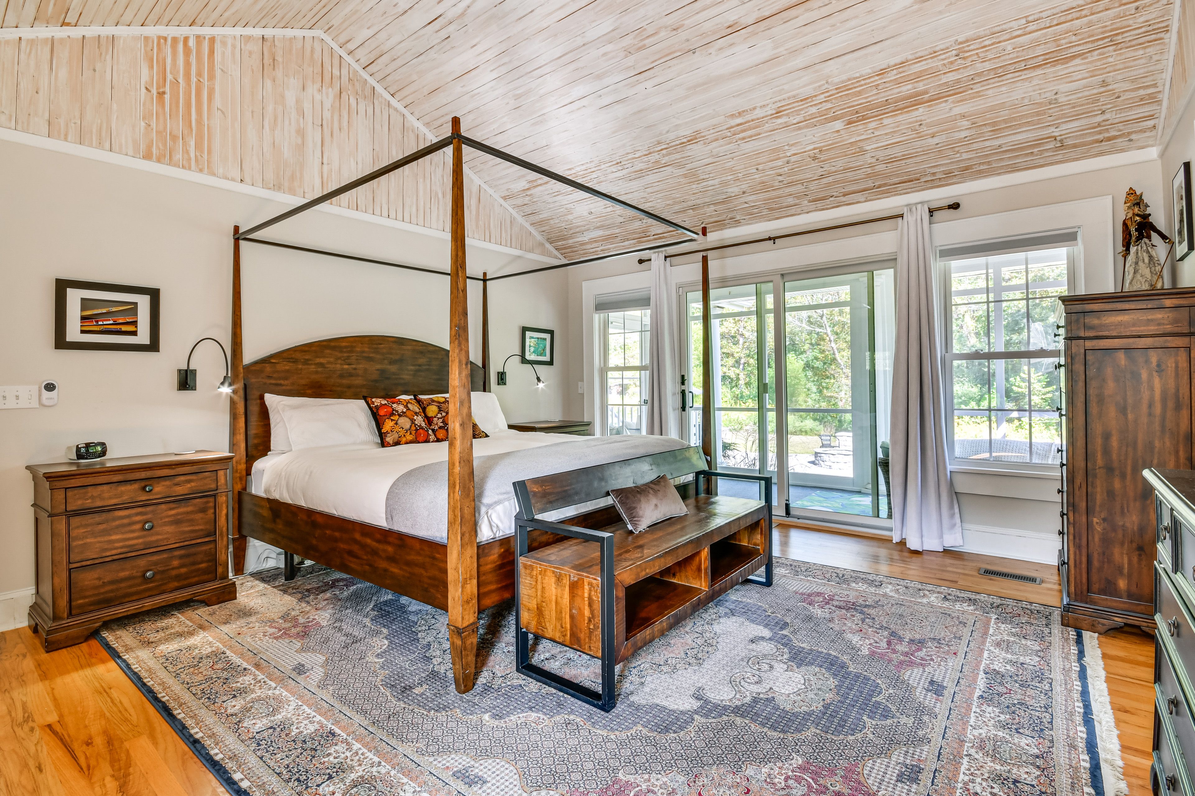 Bedroom 1 | 1st Floor | King Bed | Linens Provided