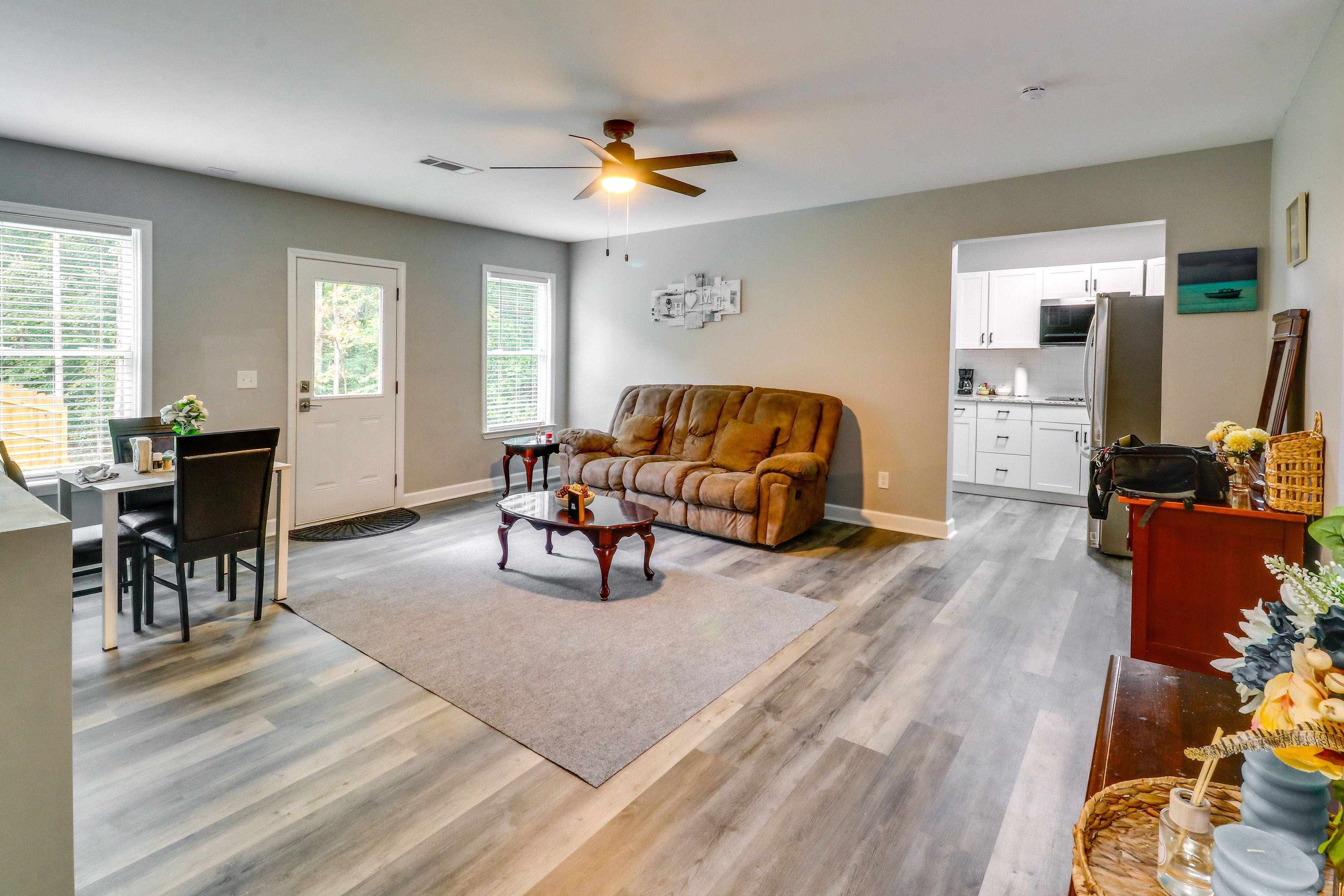 Living Room | Smart TV | Free WiFi | Reclining Sofa