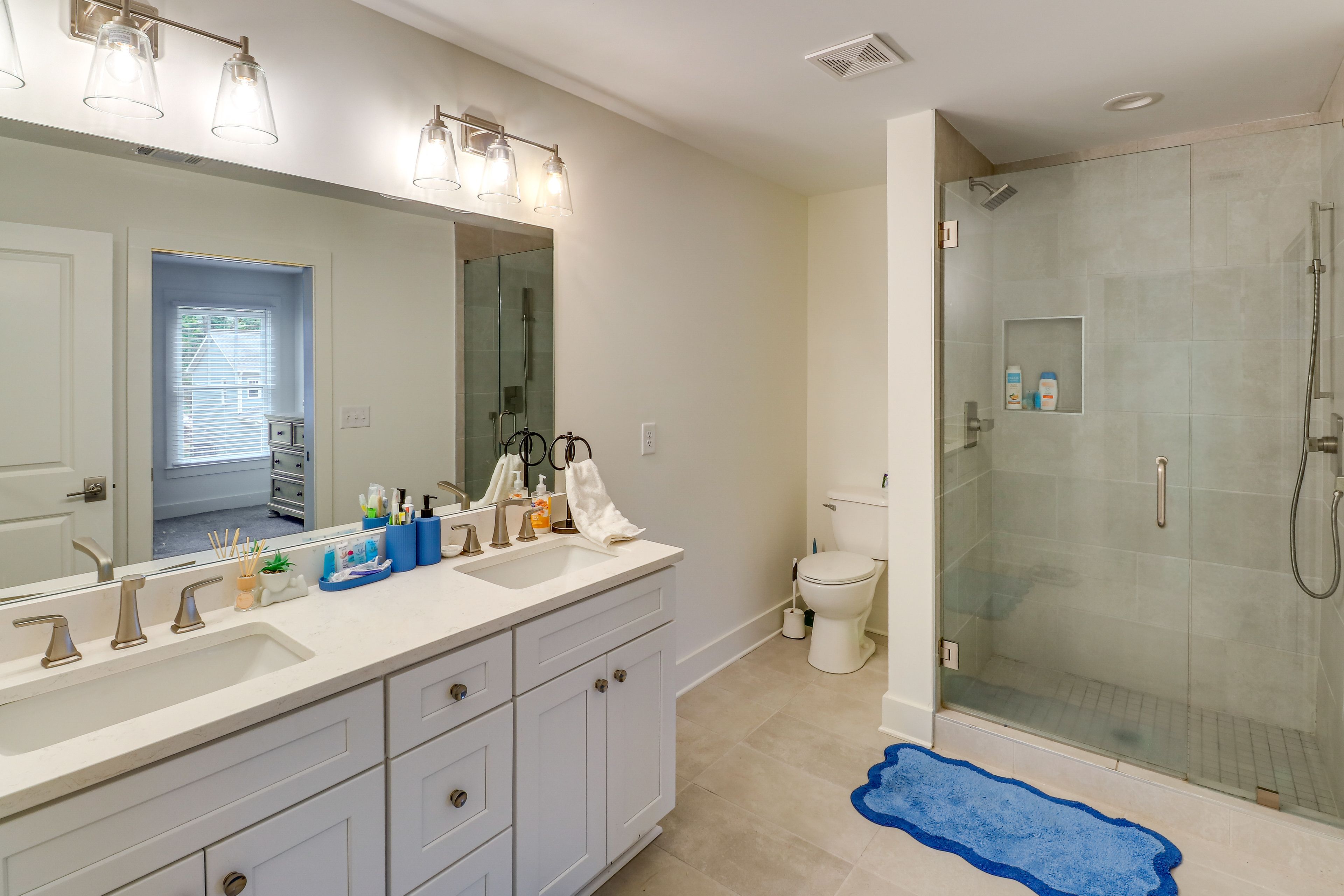 En-Suite Bathroom | 2nd Floor | Towels Provided | Complimentary Toiletries