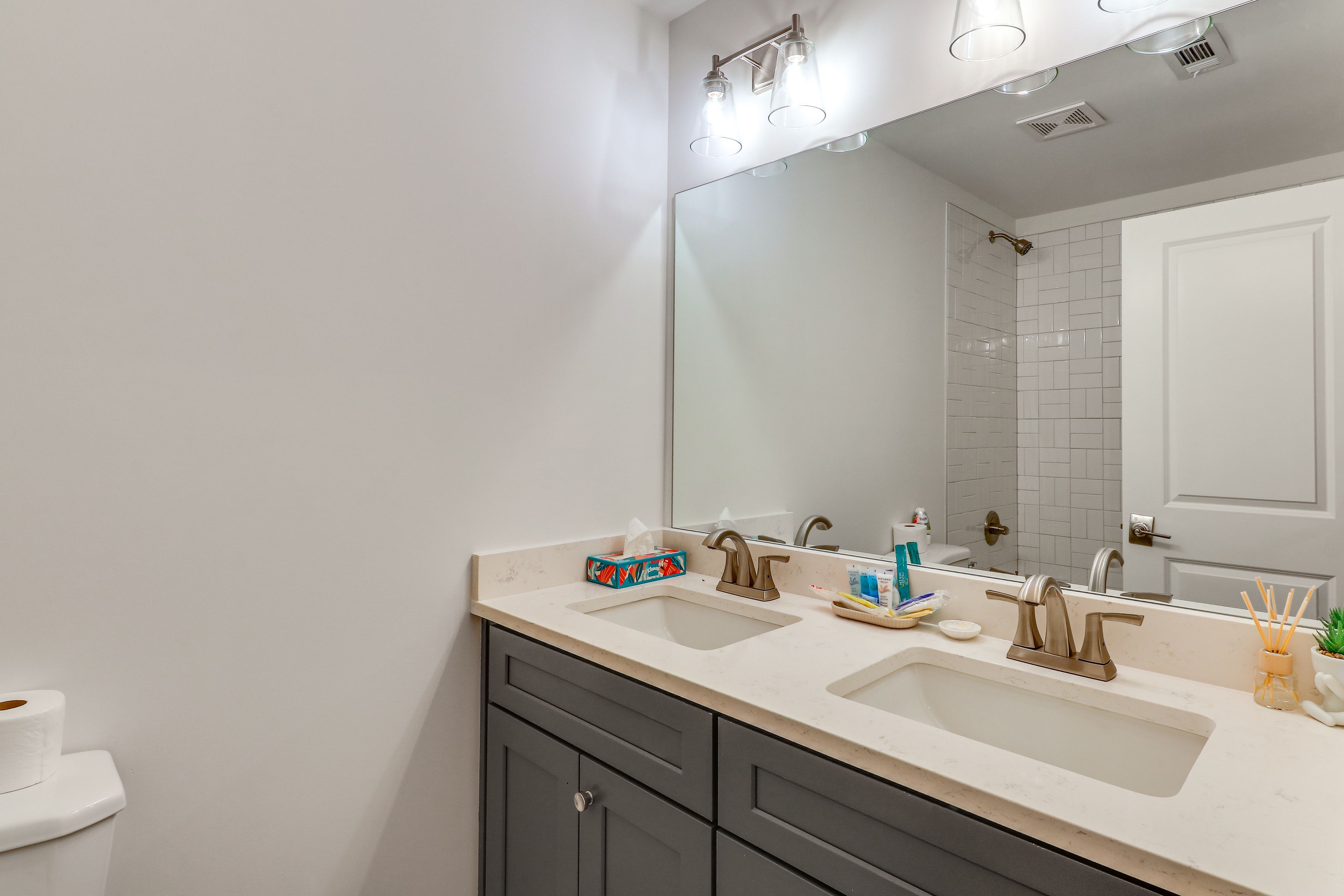 Full Bathroom | 2nd Floor