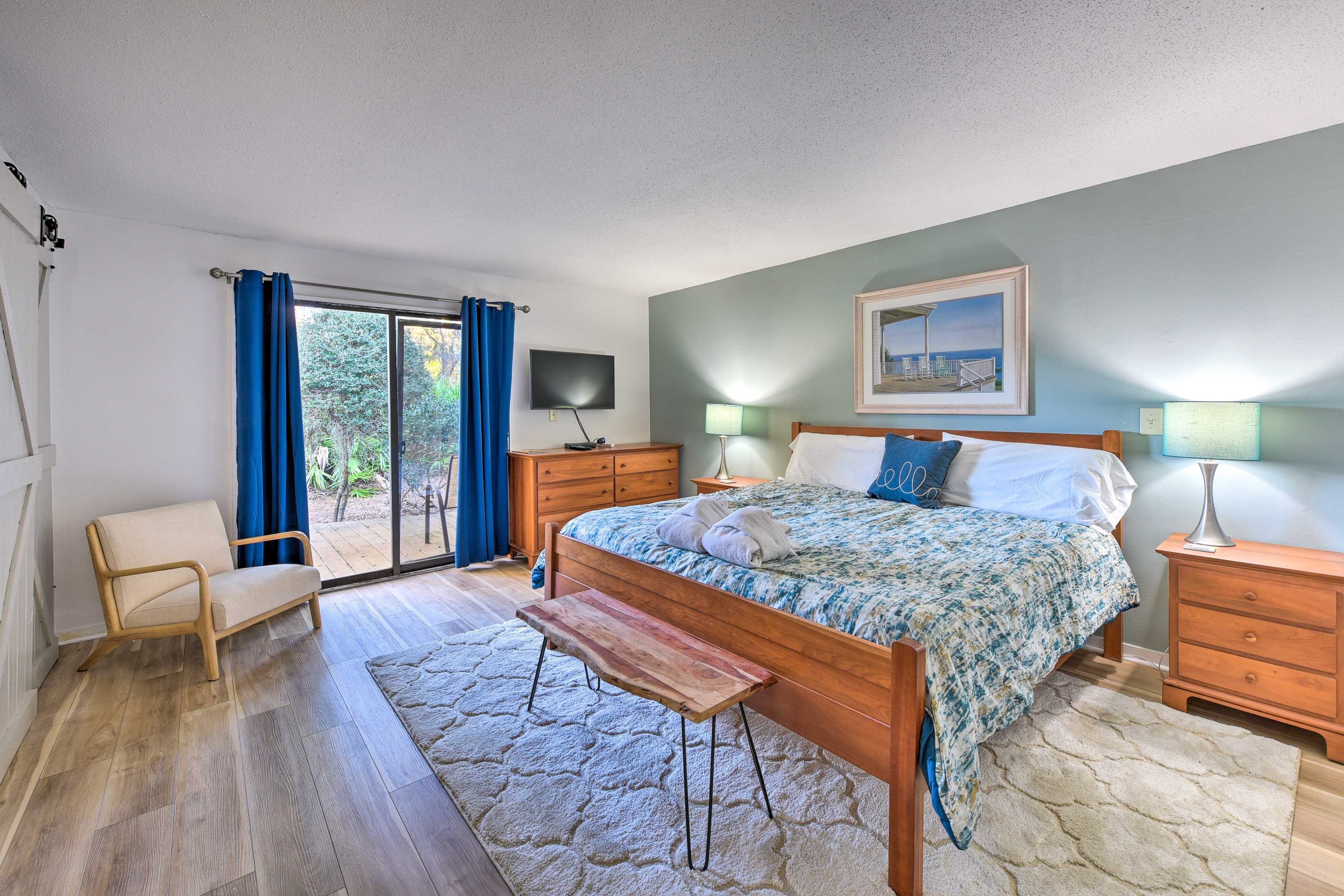 Bedroom 1 | King Bed | Linens