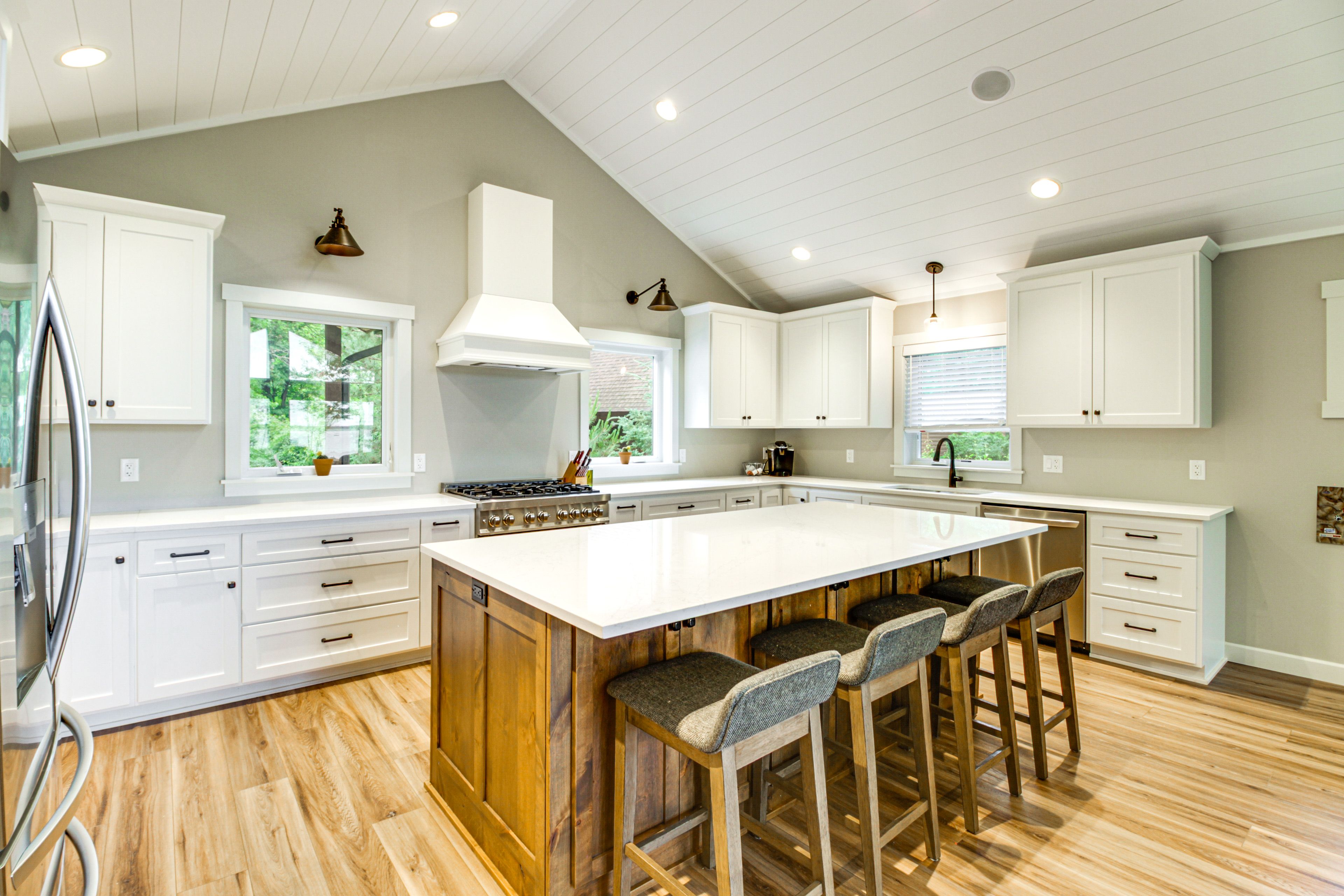 Kitchen | Microwave | Dishwasher | Main Level