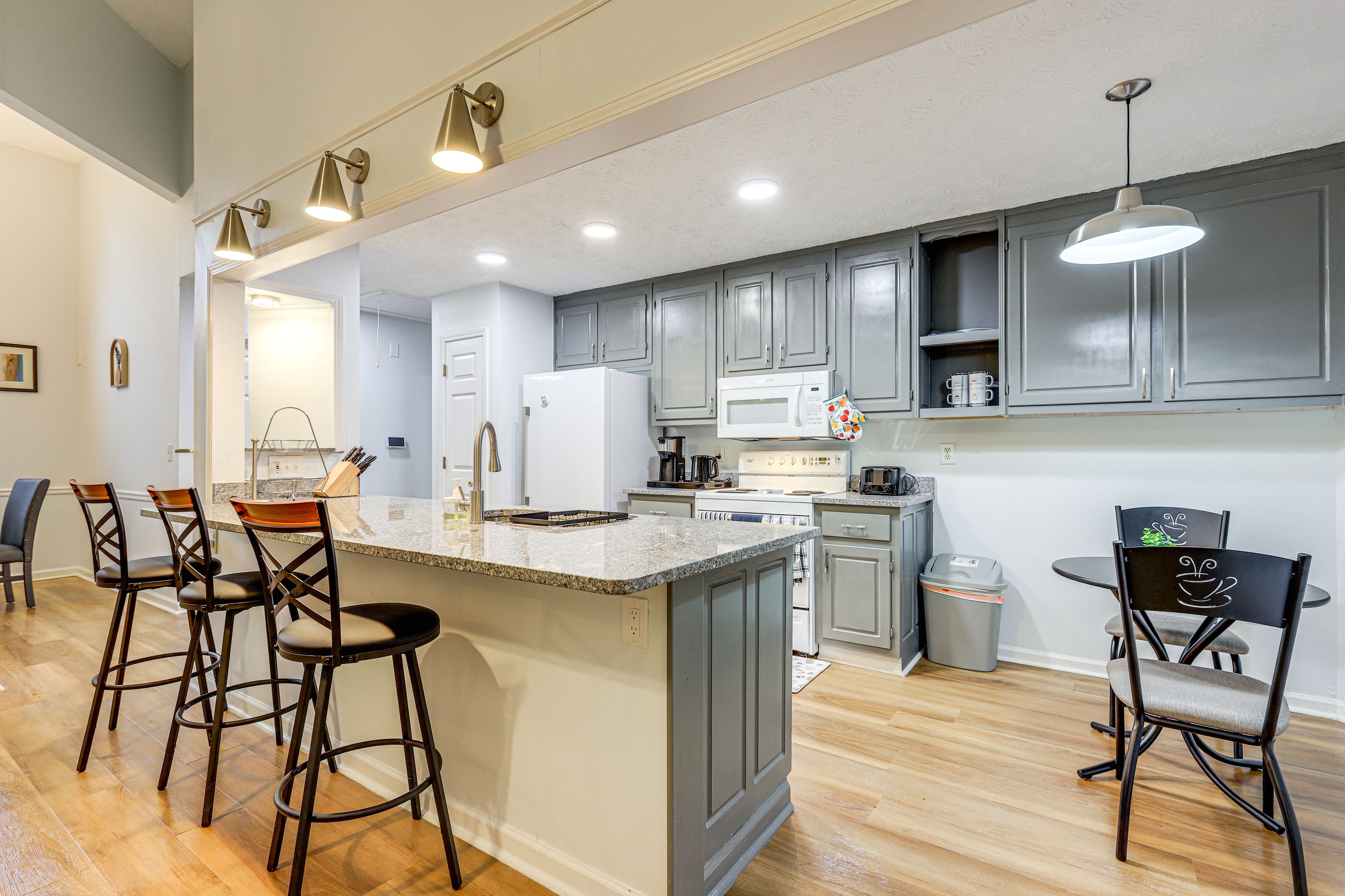 Breakfast Bar | Dining Table | Dishware/Flatware