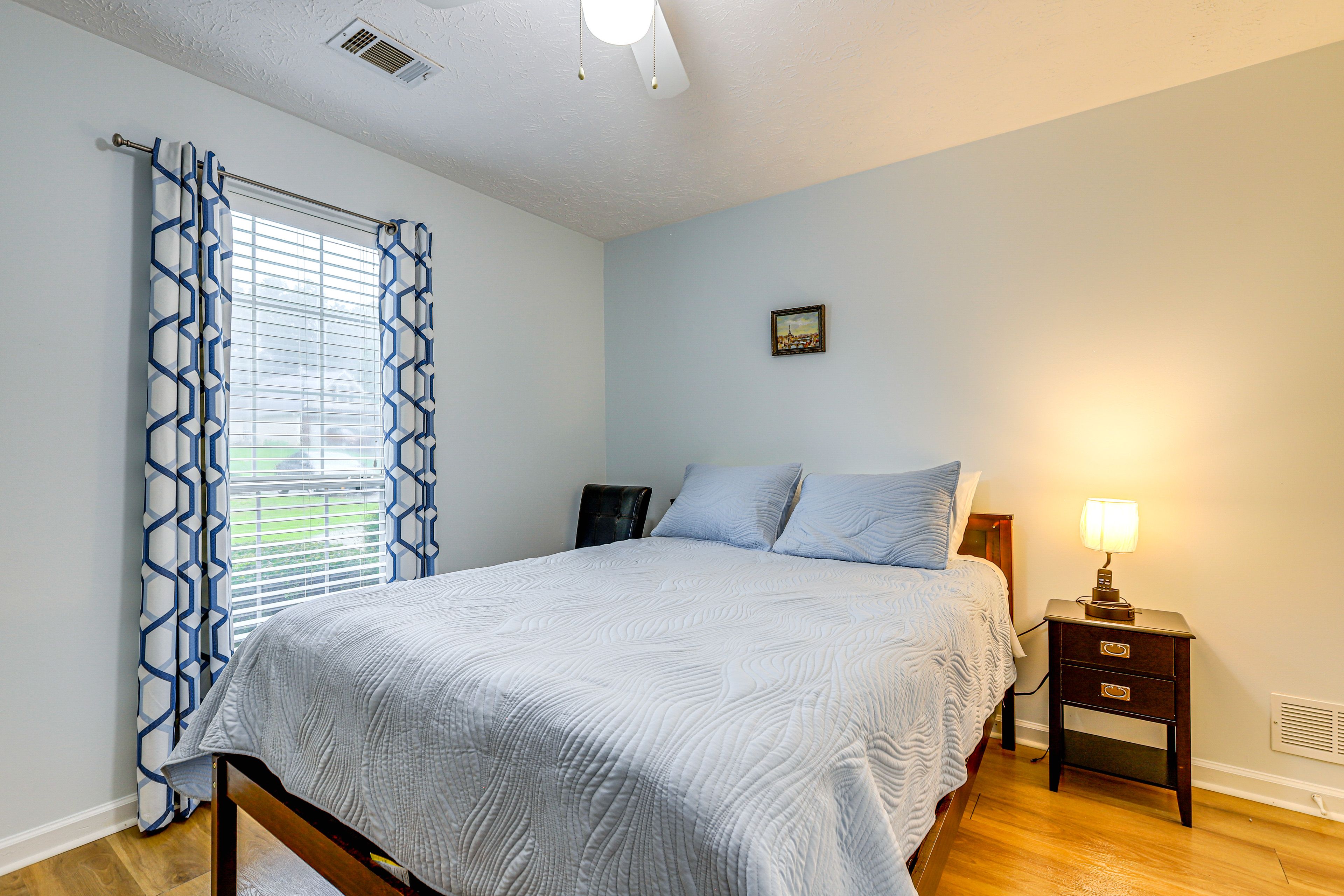 Bedroom 2 | Queen Bed