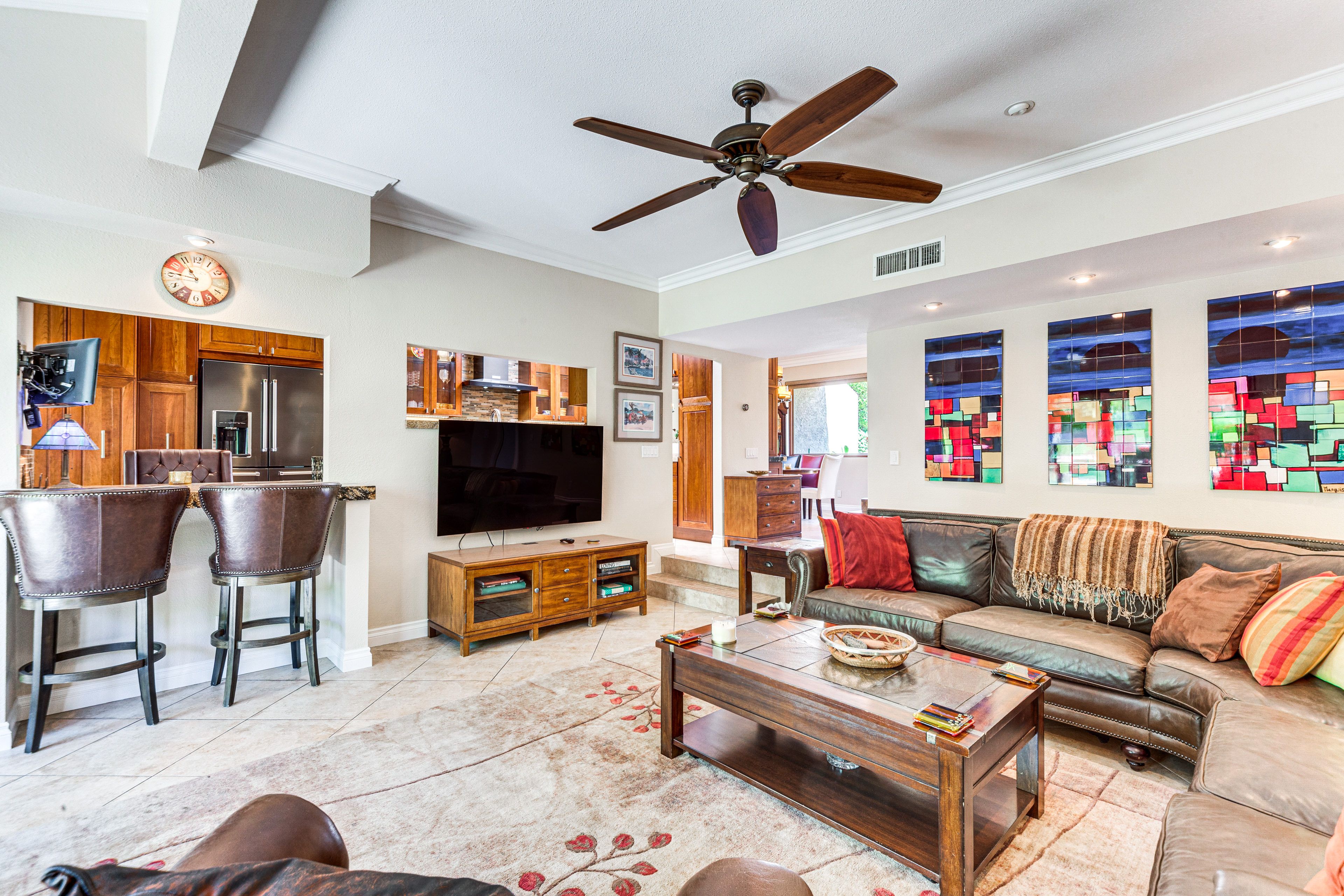 Living Room | 2 Steps | Free WiFi | Central Heating & A/C | Smart TV
