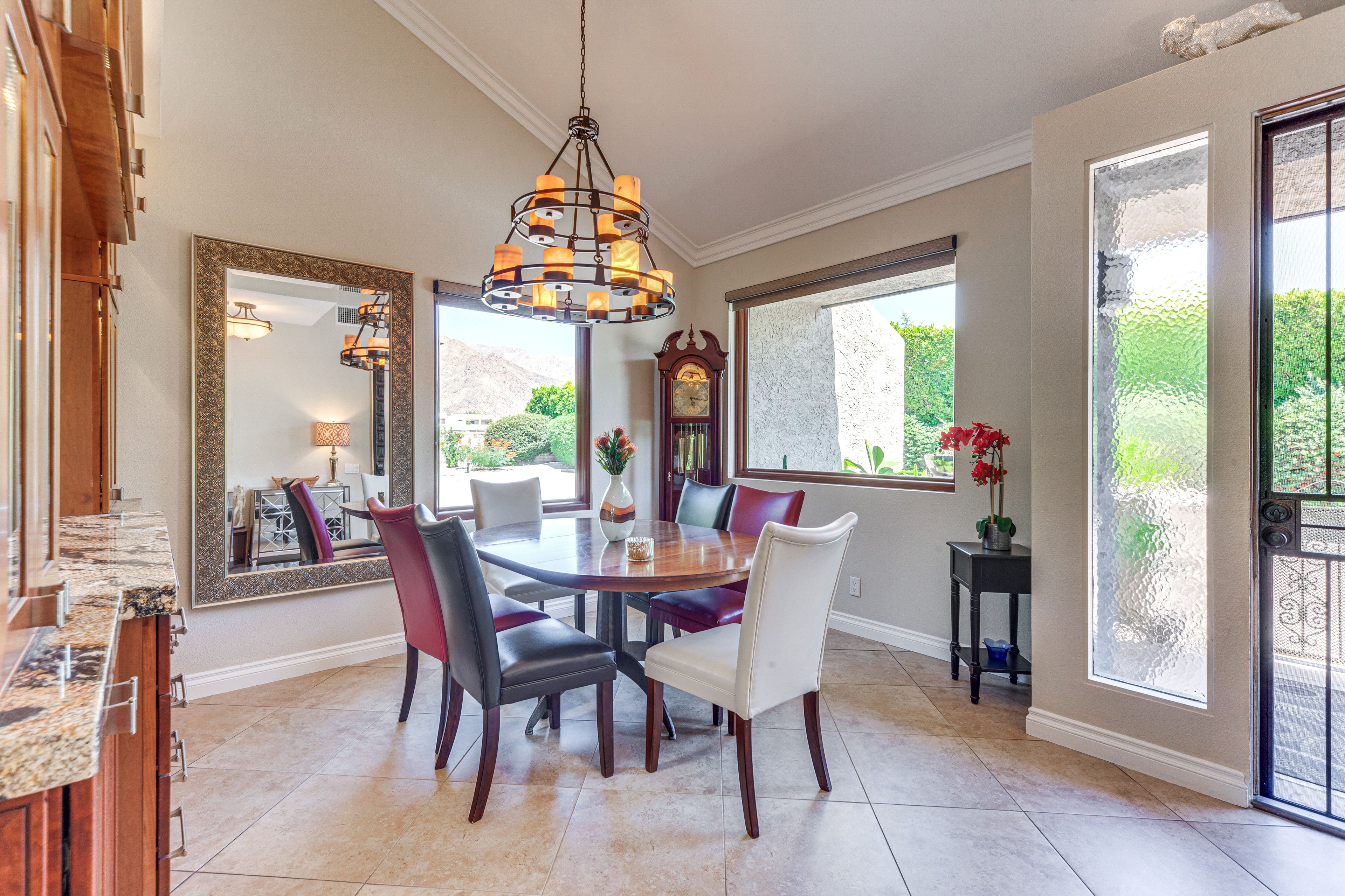 Dining Area | Dishware/Flatware Provided