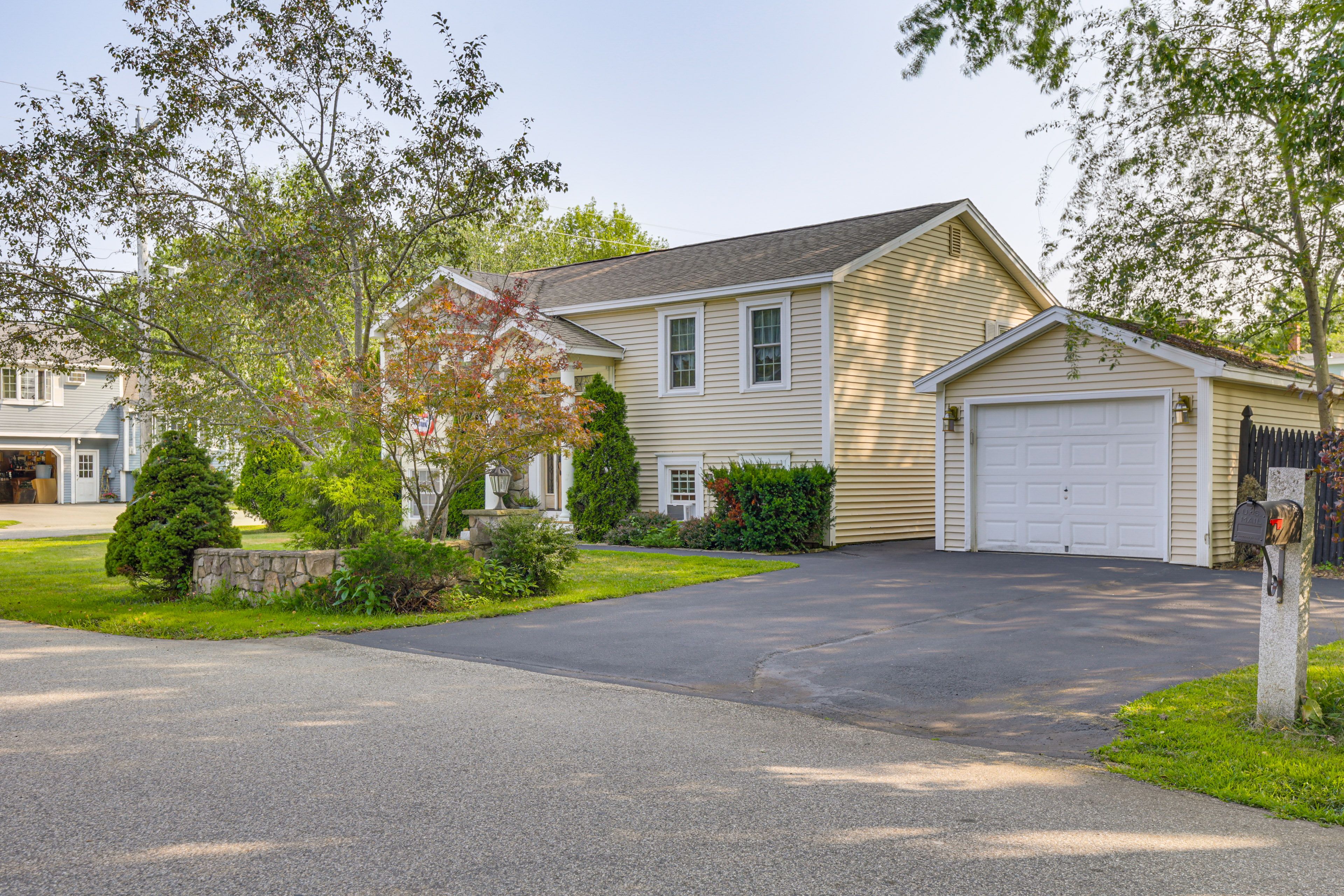 Parking | Driveway (4 Vehicles)