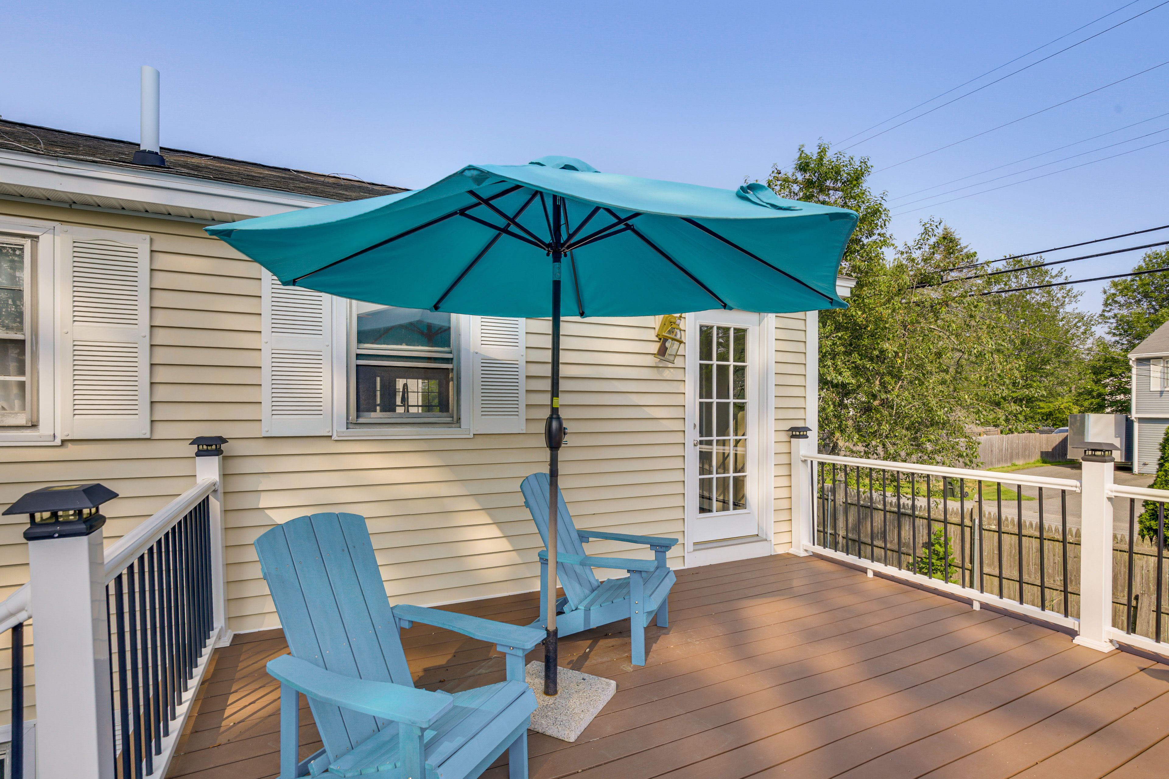 Deck | Seating | Umbrella