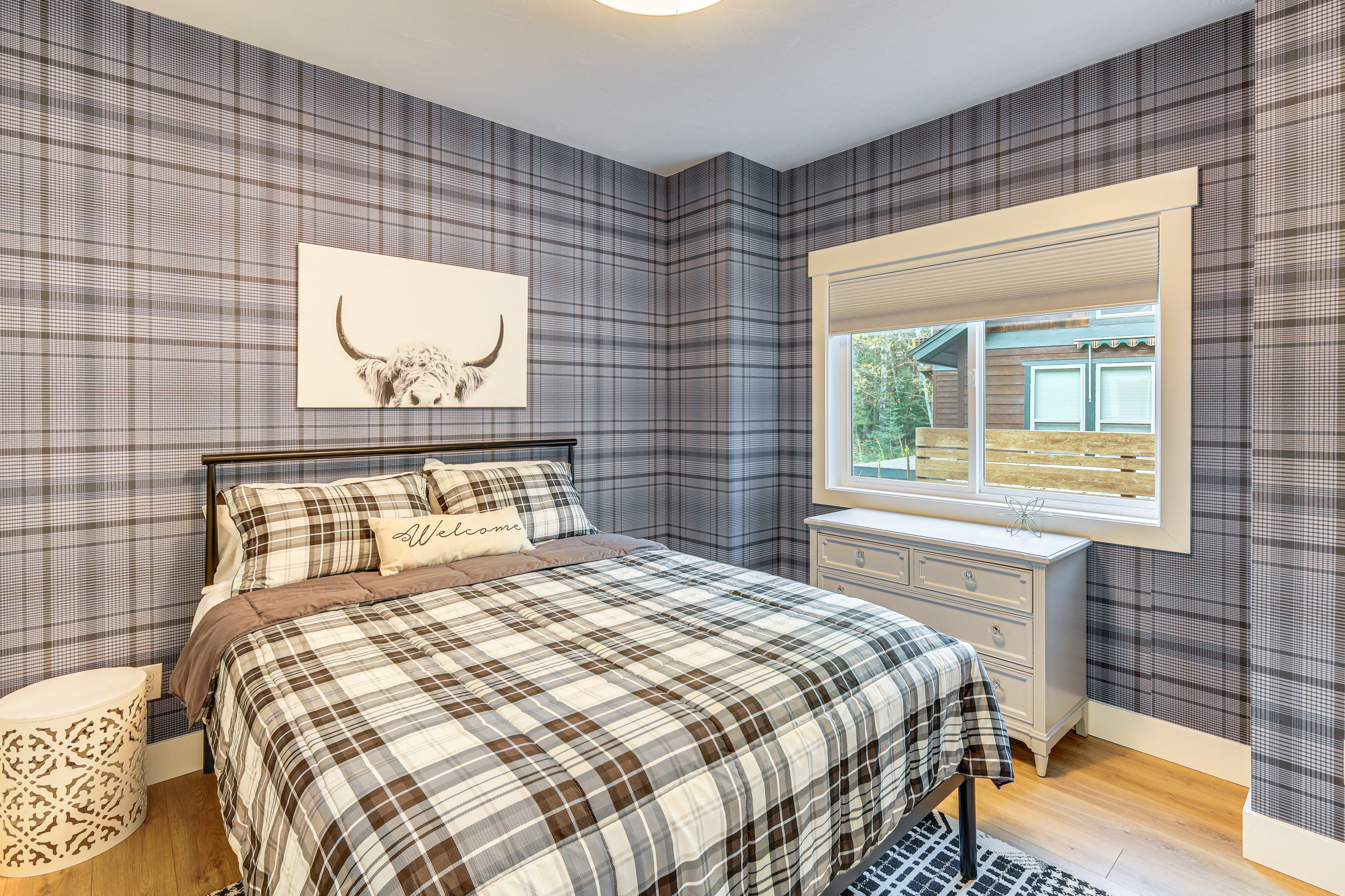 Bedroom 2 | Queen Bed