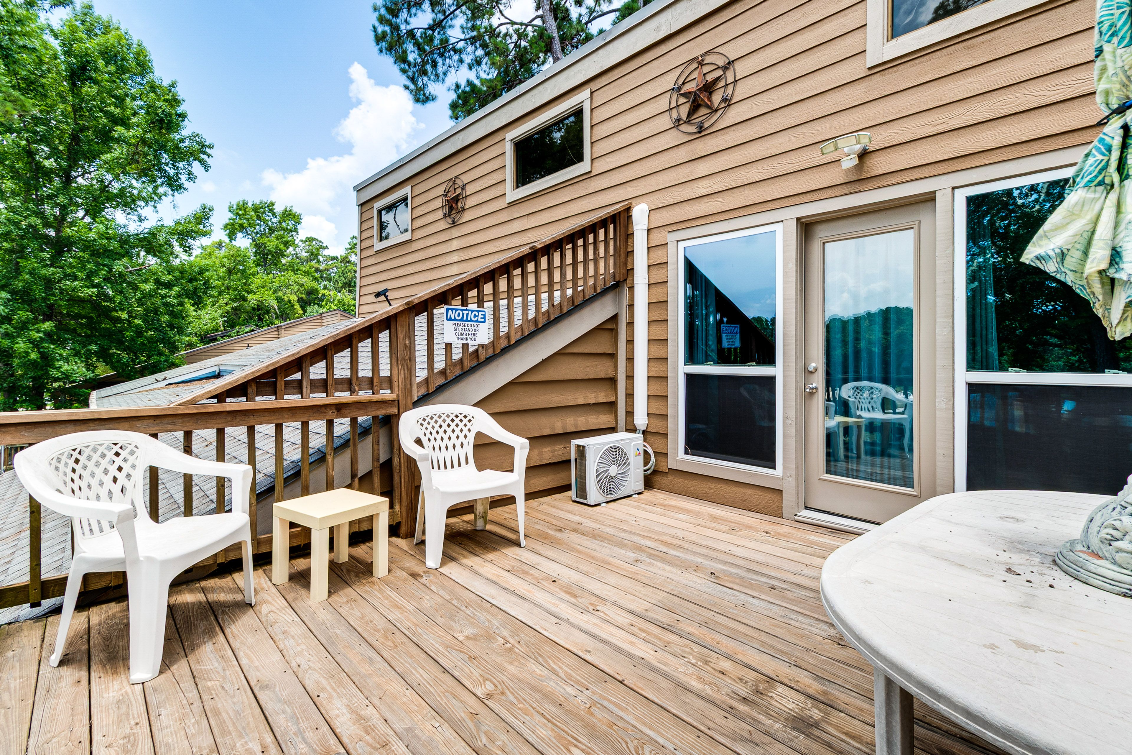 Deck | Outdoor Dining