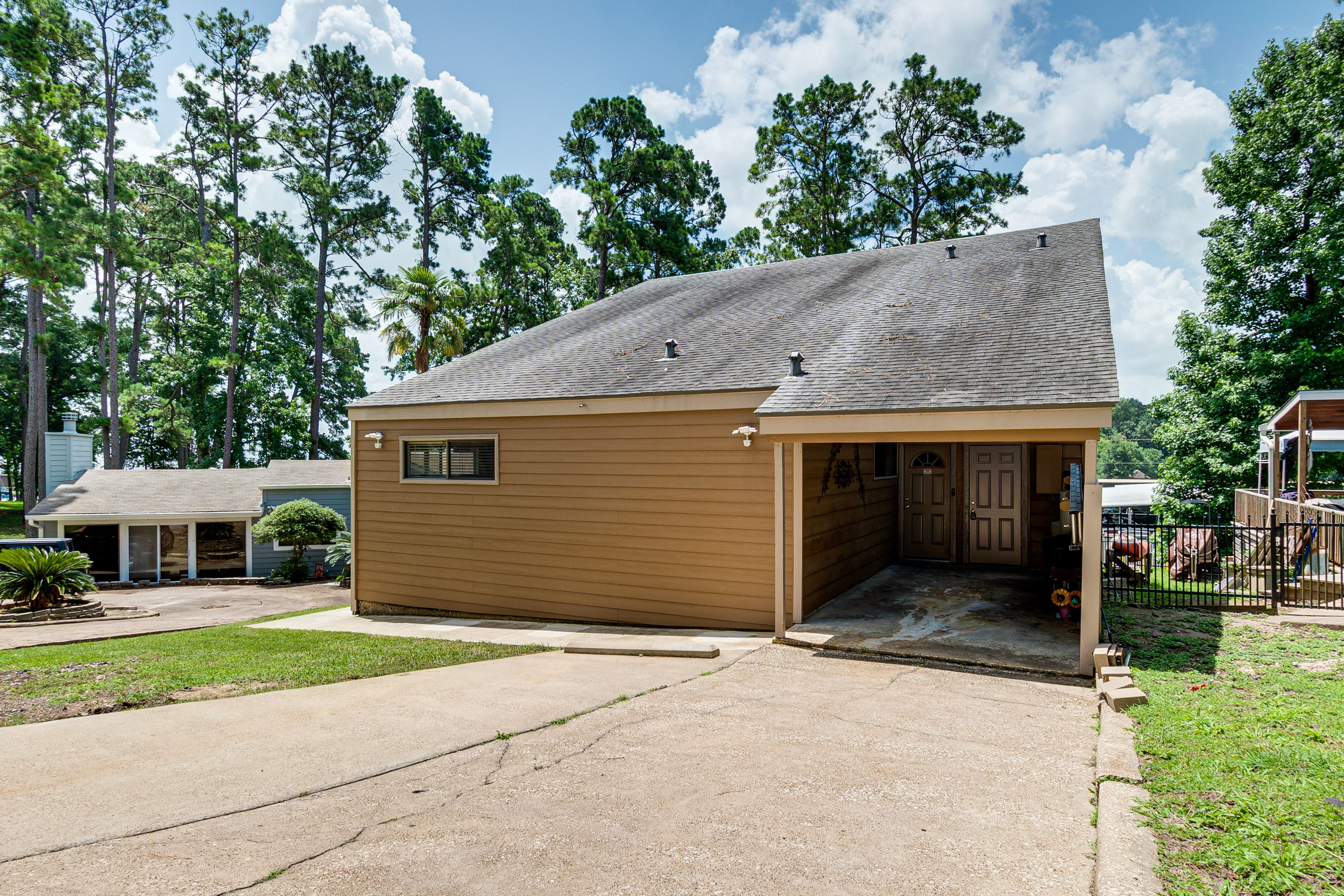 Parking | Carport (1 Vehicle) | Driveway (2 Vehicles)