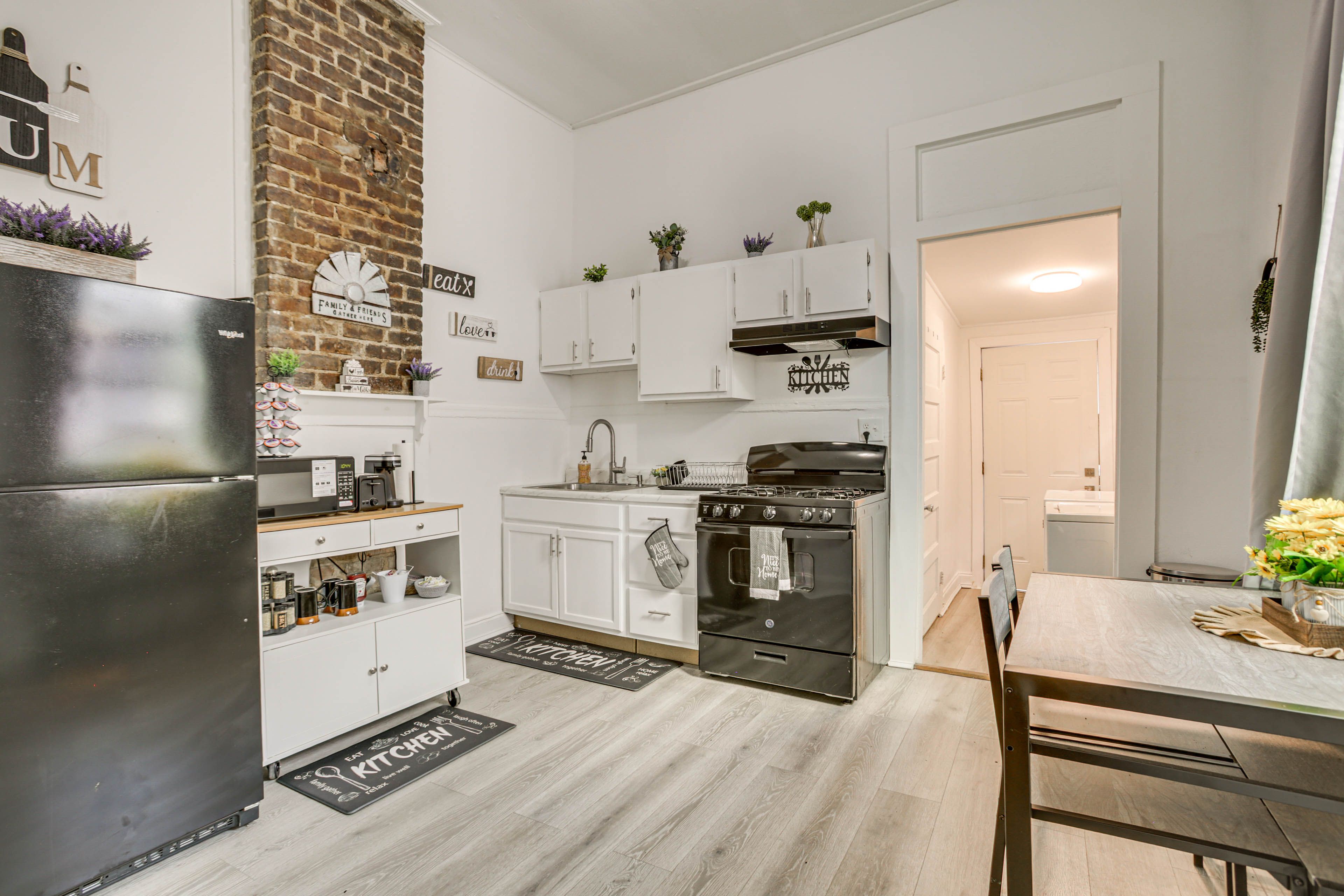 Kitchen & Dining Area | Single-Story Apartment