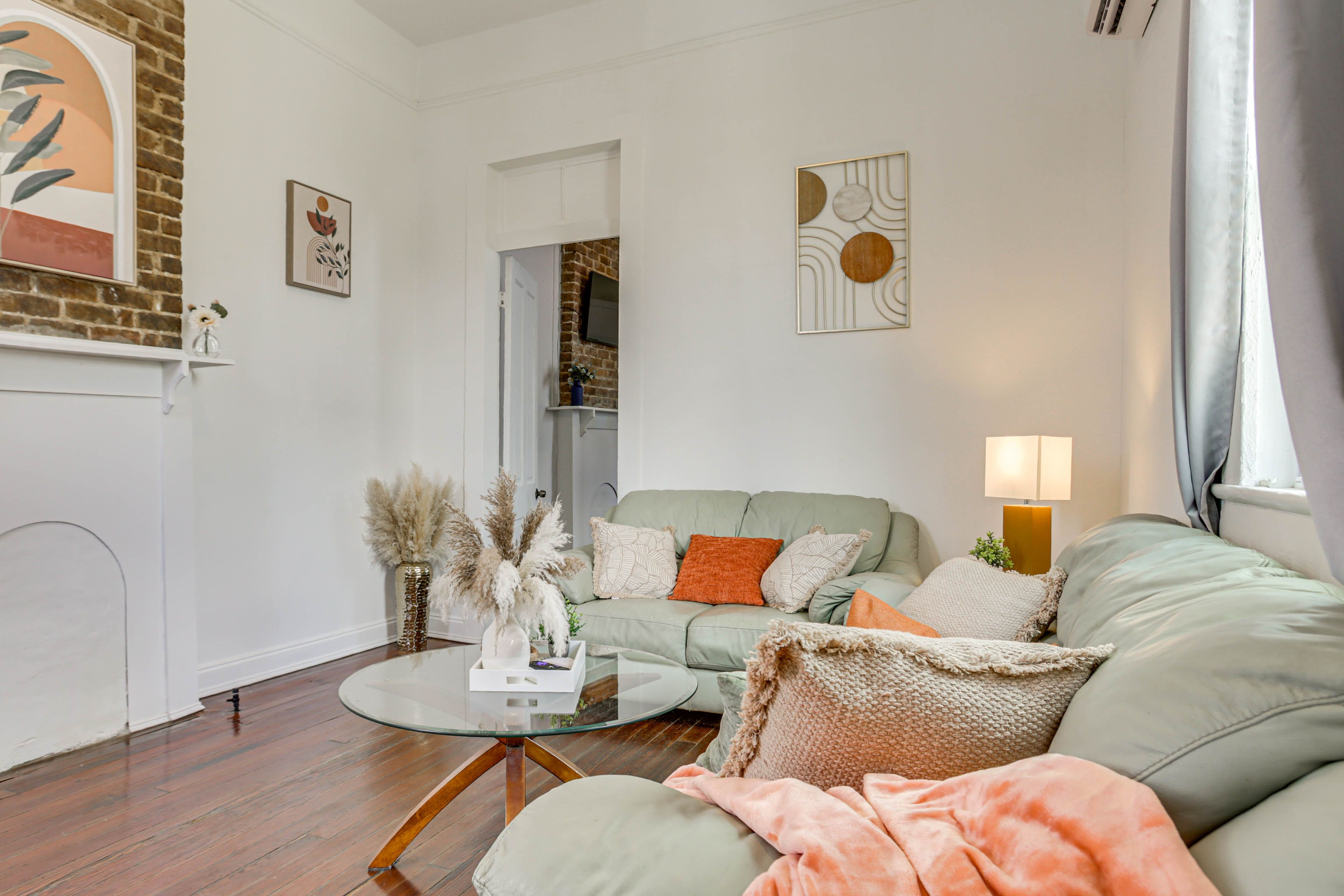 Living Room | Free WiFi | Smart TV