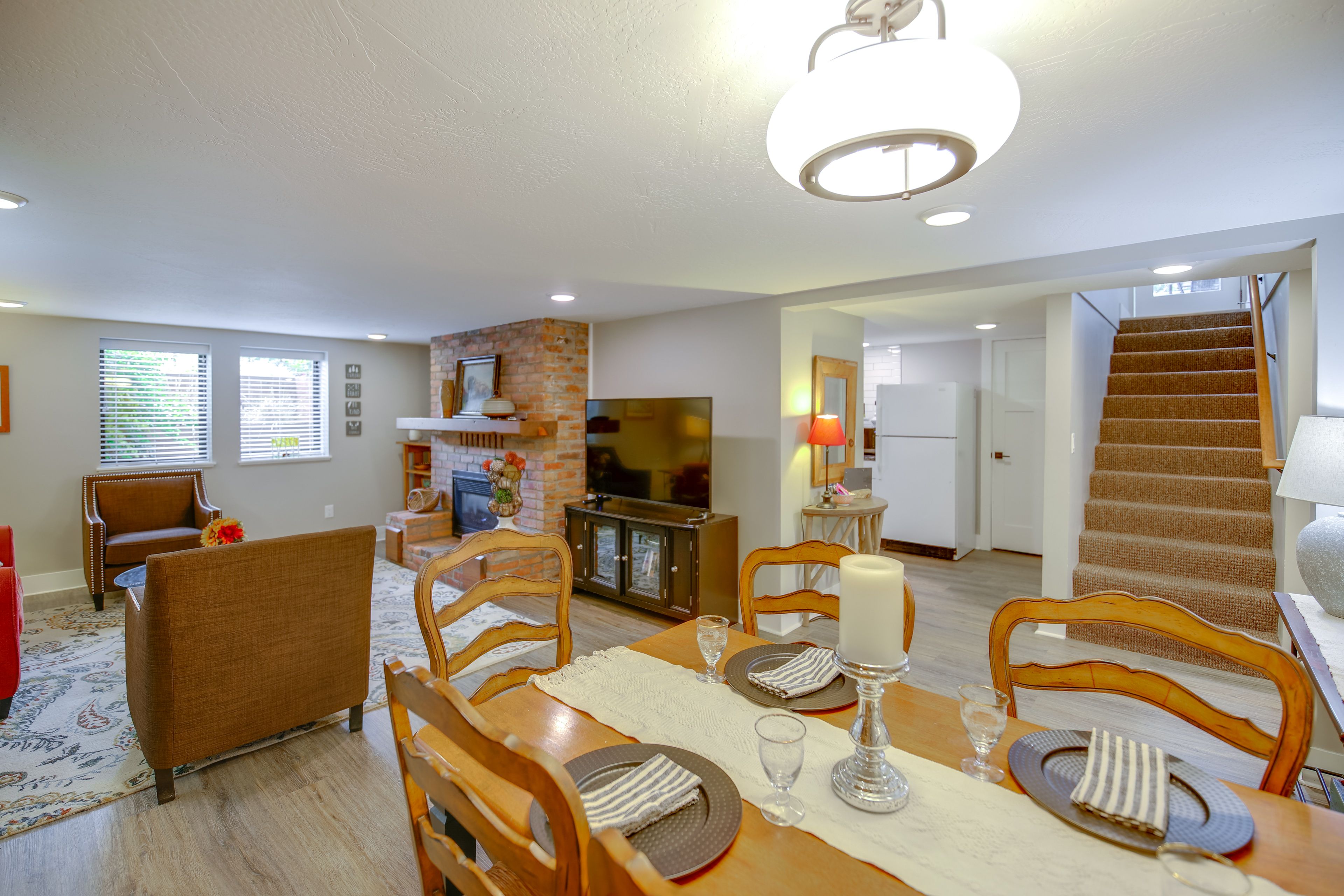 Dining Area | Dishware/Flatware Provided