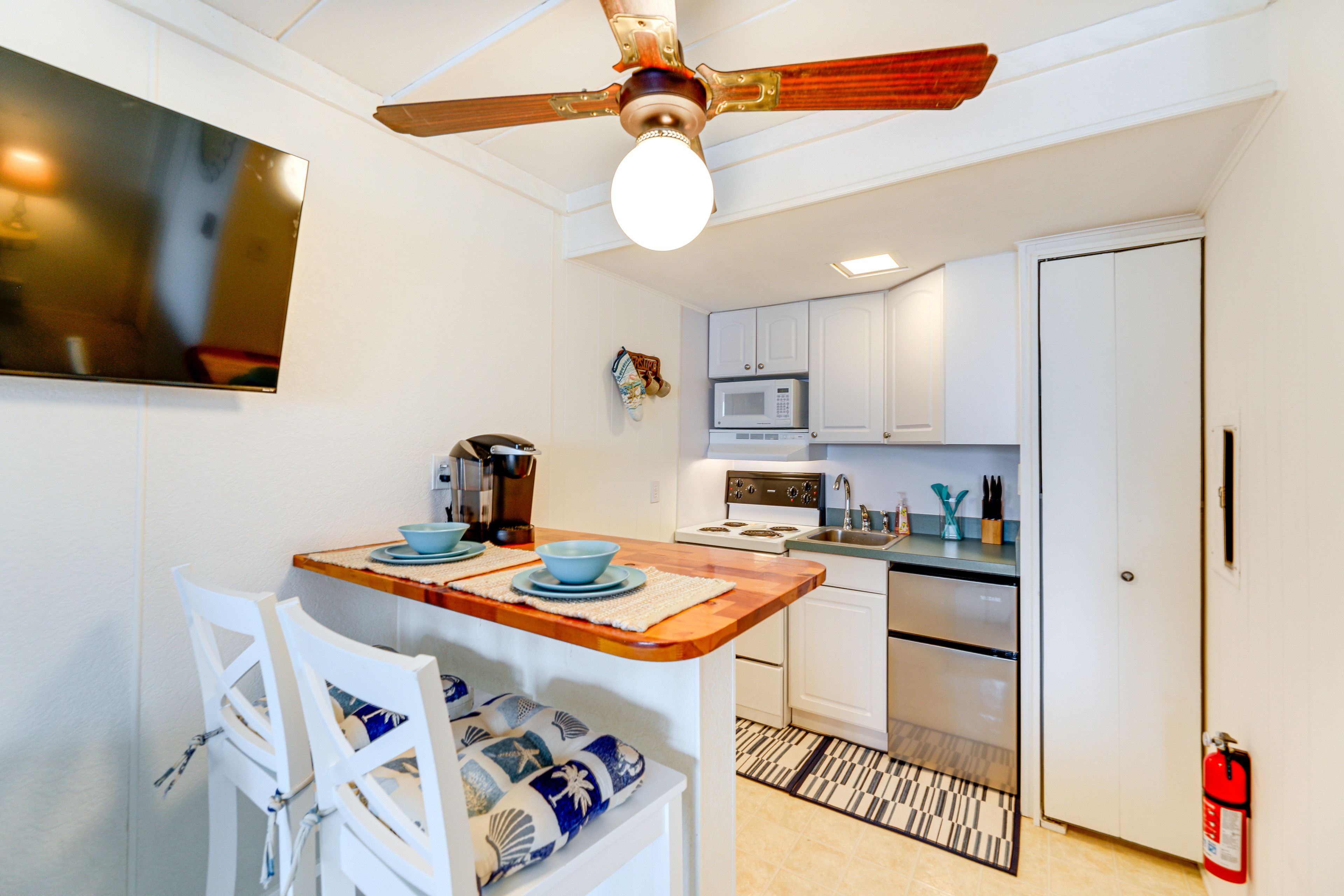 Kitchen | Cooking Basics | Single-Story Studio Condo