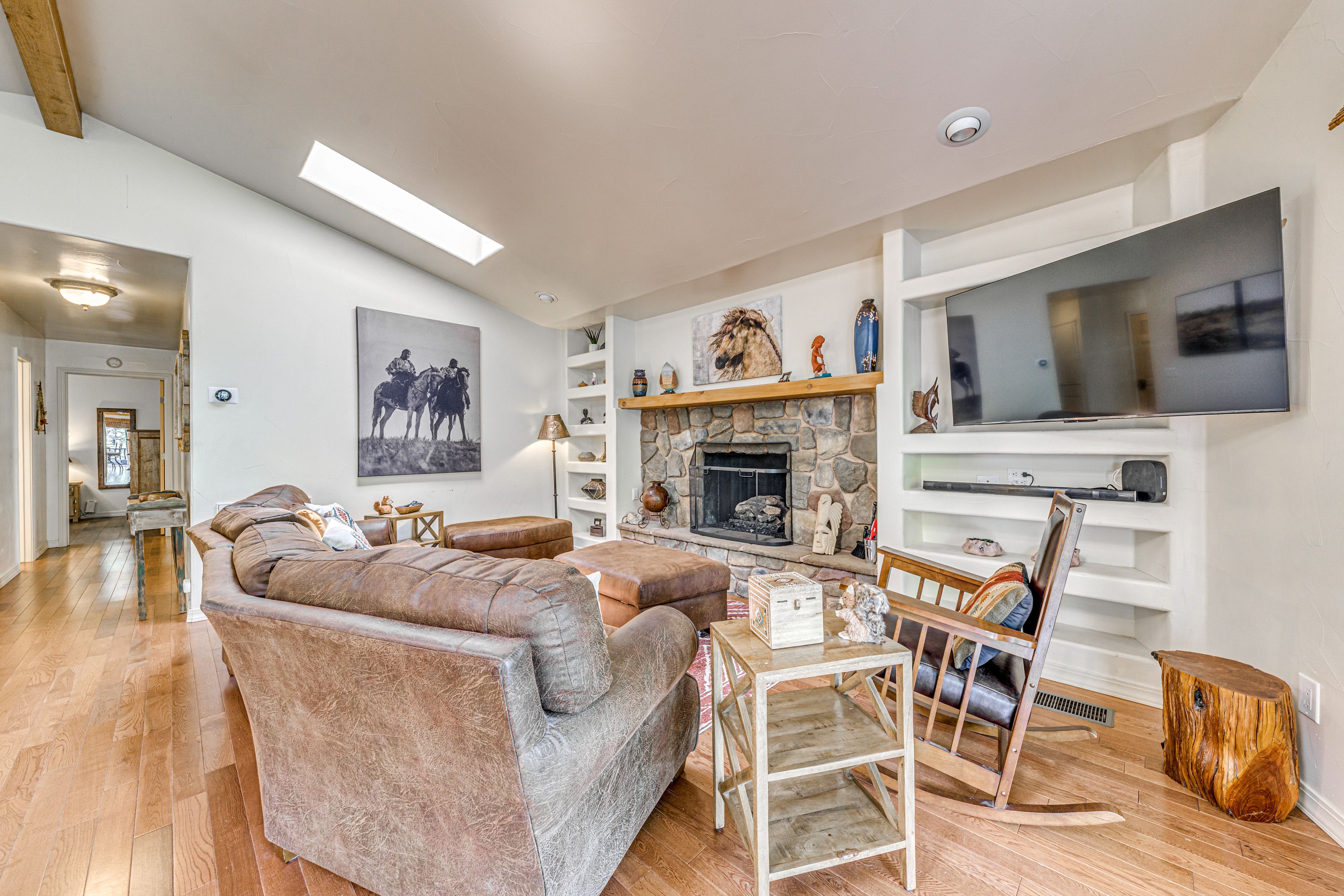 Living Room | Free WiFi | Smart TV