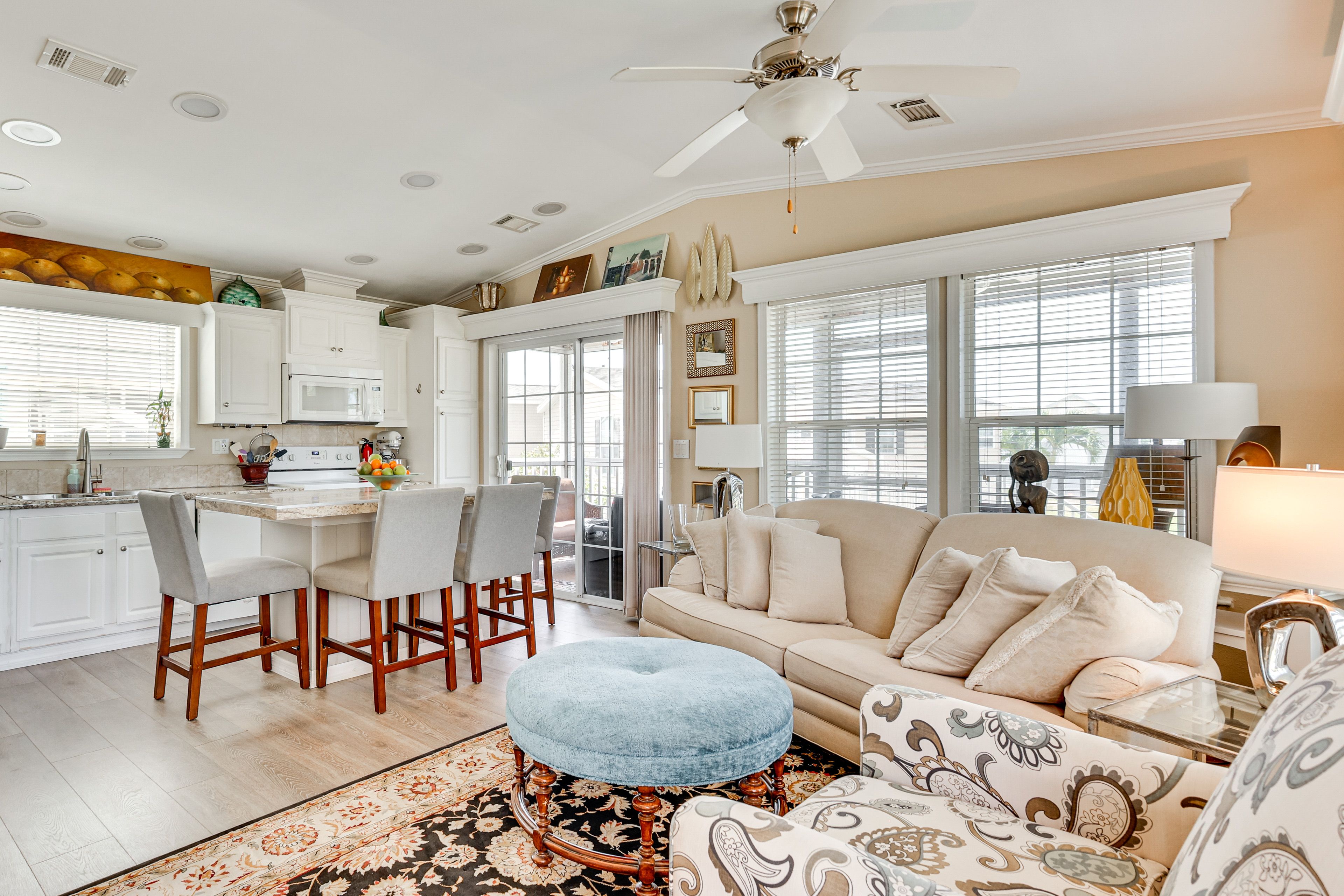 Living Room | Smart TV | Free WiFi