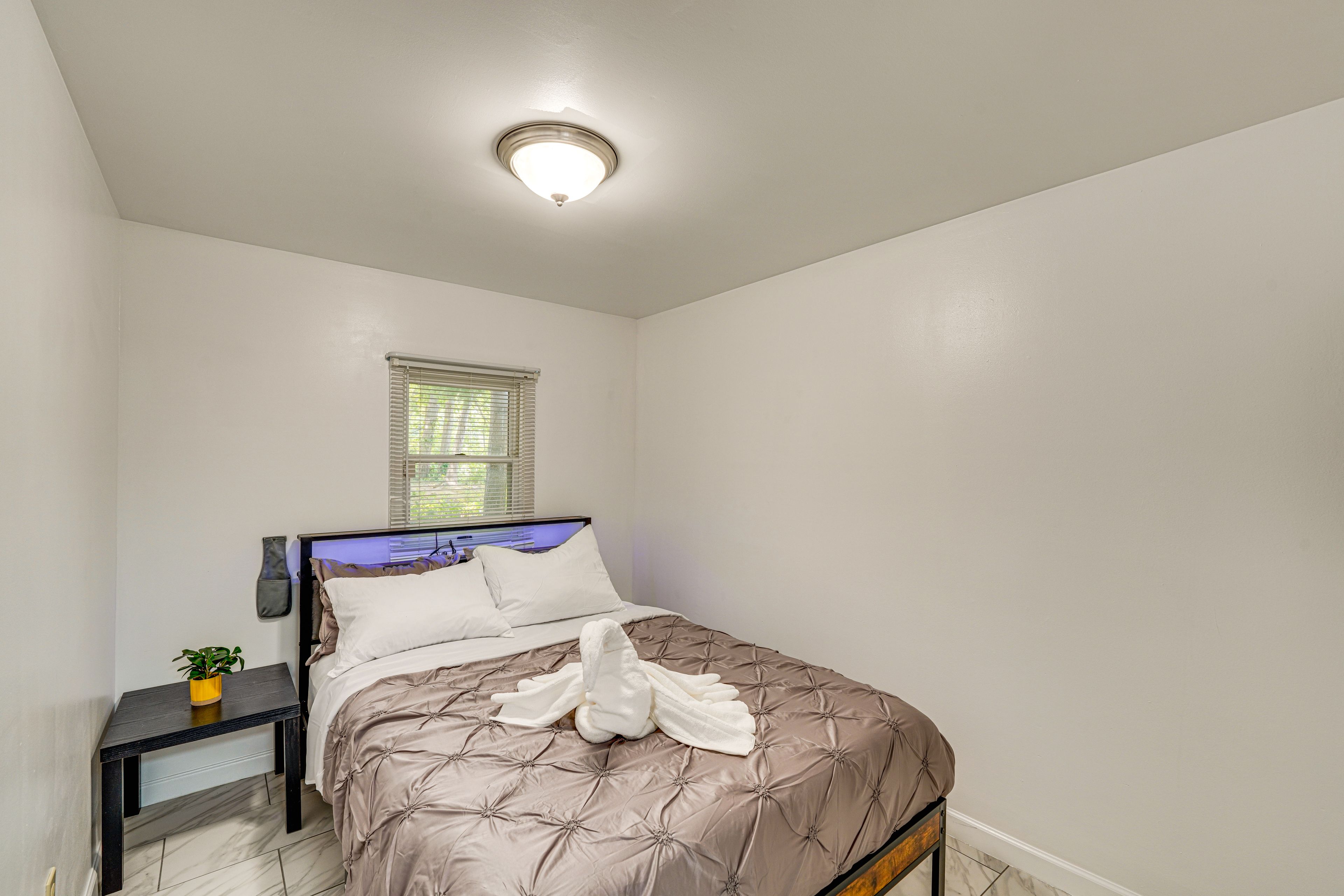 Bedroom 2 | Full Bed | Smart TV