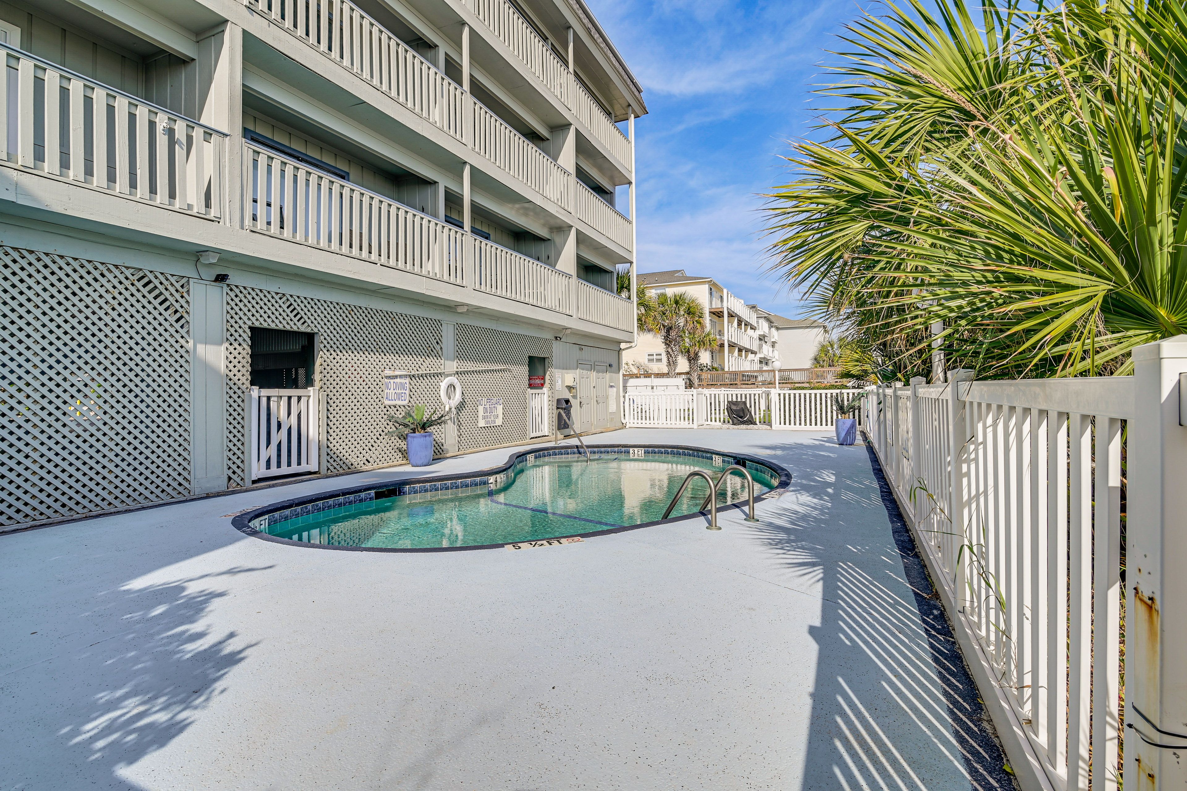 Surfside Landing | Community Pool | Steps to Sand