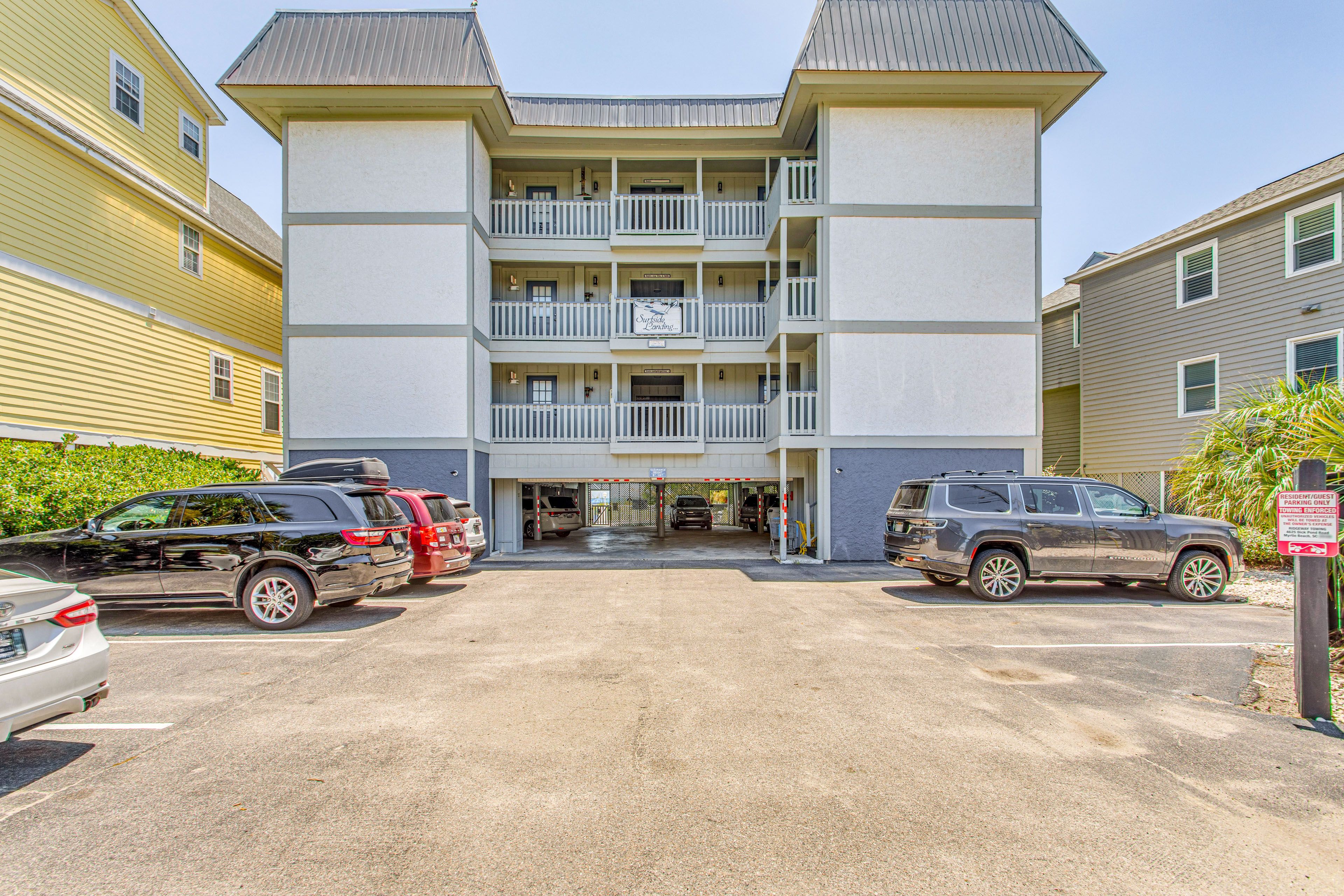 Parking | Community Garage (1 Vehicle) | Community Lot (1 Vehicle)
