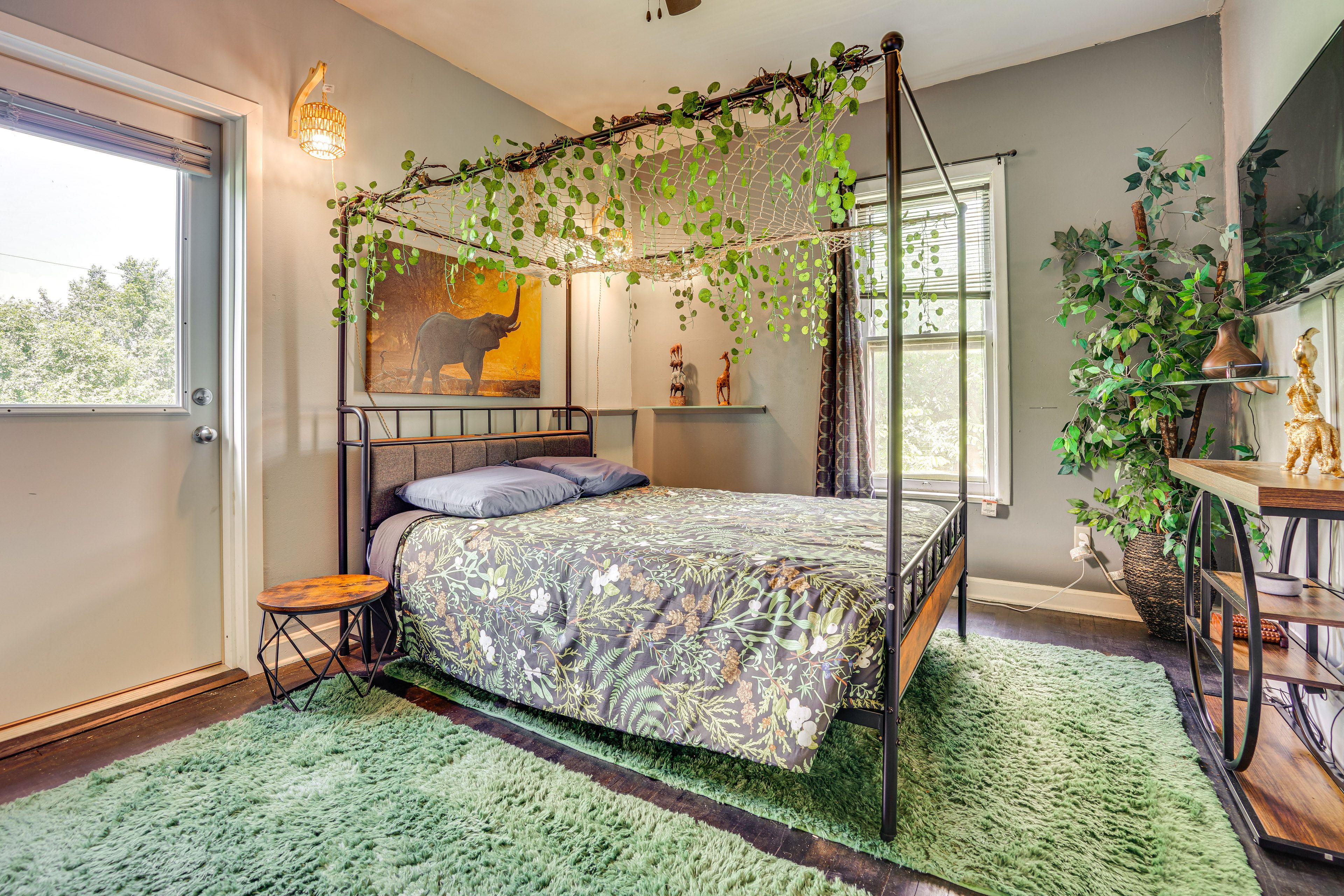 Bedroom 1 | Queen Bed | Linens Provided