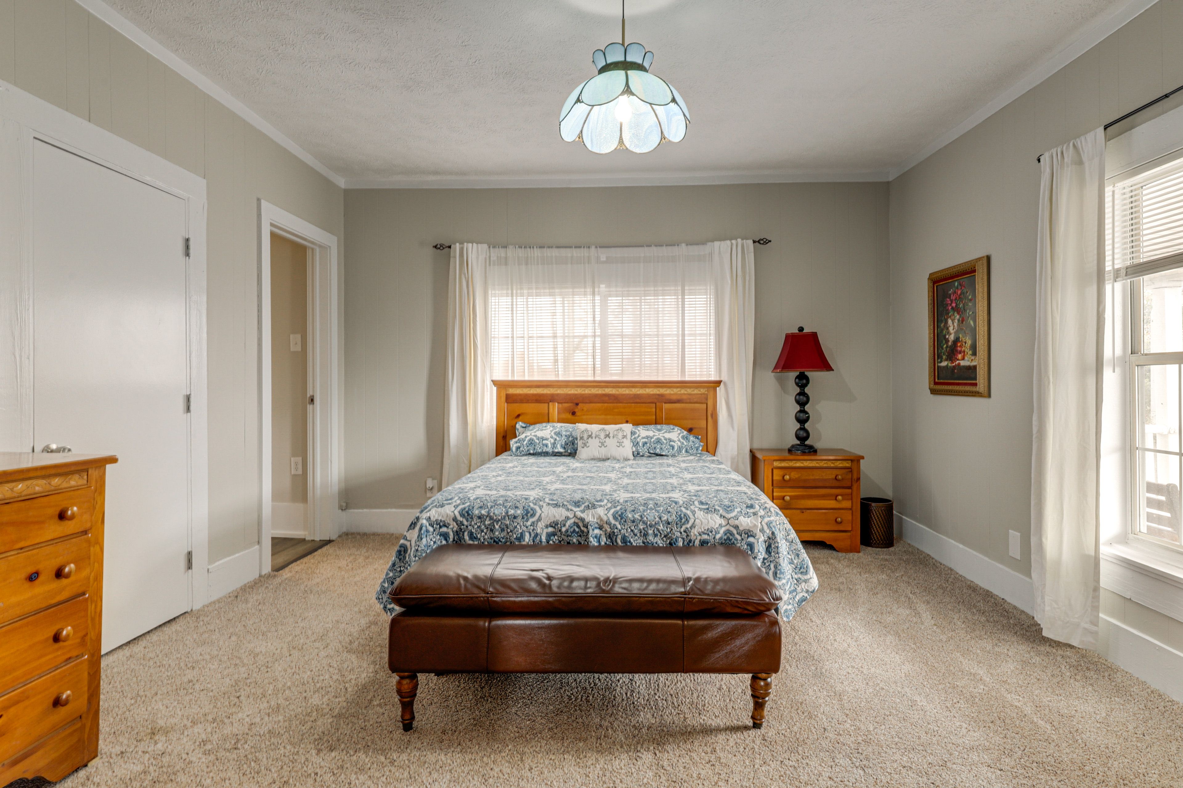 Bedroom 1 | Queen Bed