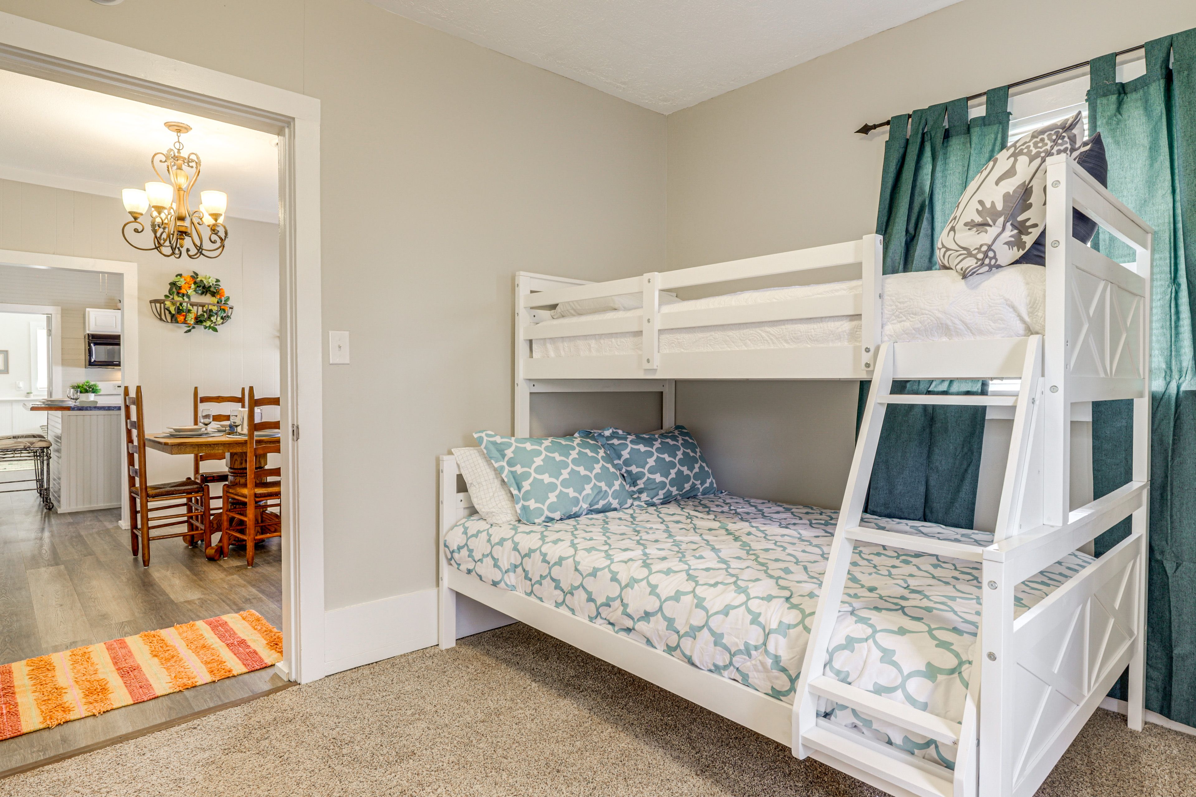 Bedroom 2 | Twin/Full Bunk Bed