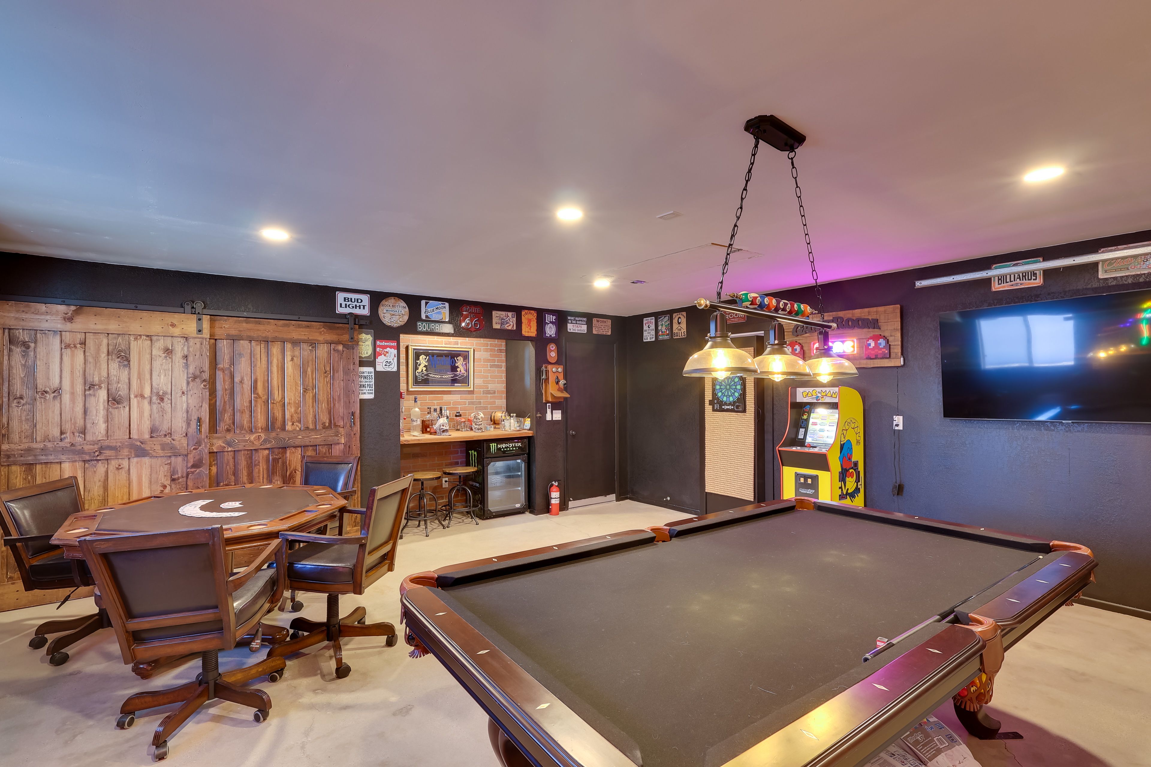 Game Room | Pool Table | Poker Table | Dry Bar w/ Mini Fridge | Smart TV
