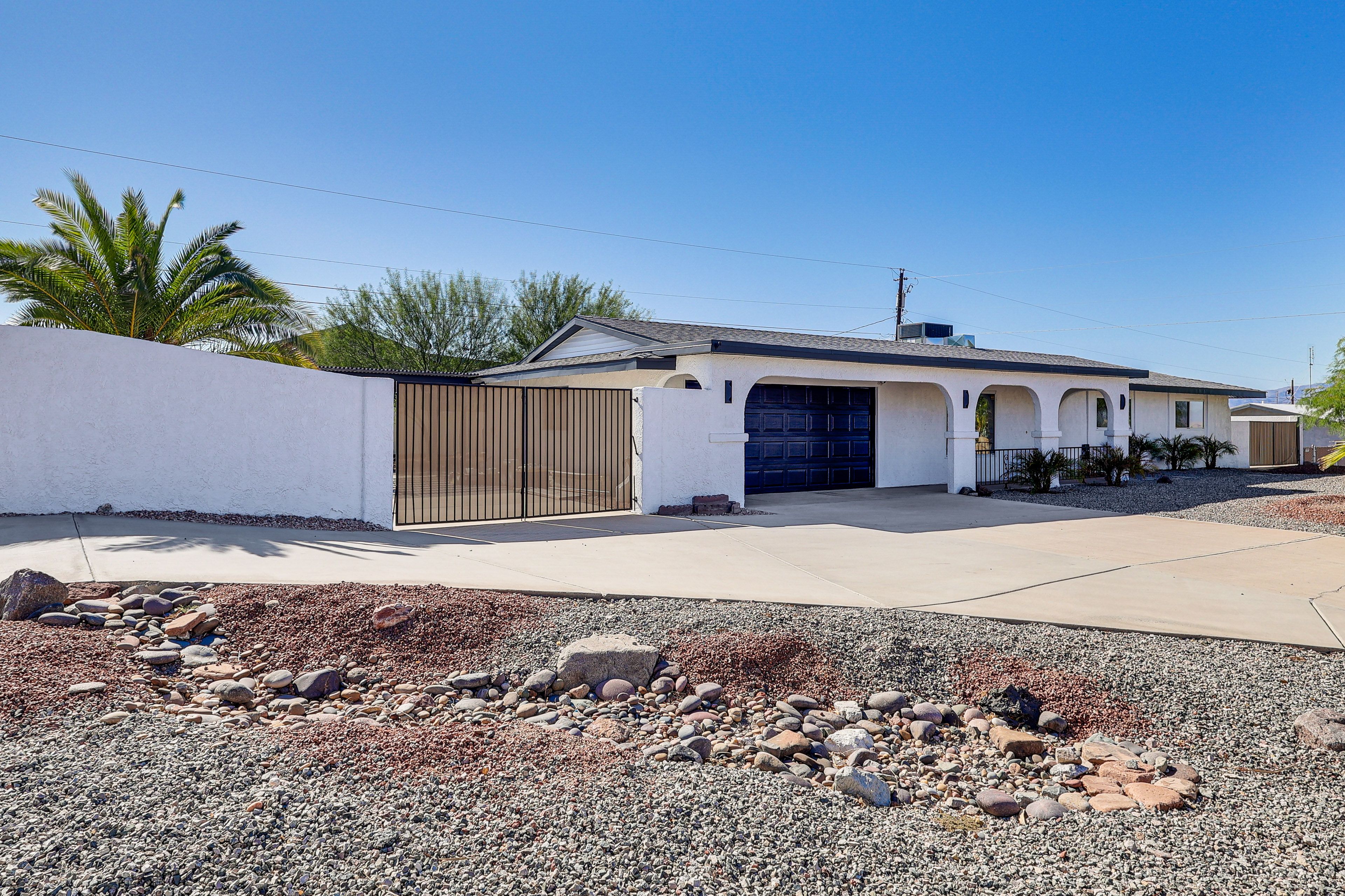 Parking | Driveway & Side Area (3 Vehicles) | Boat Parking Available