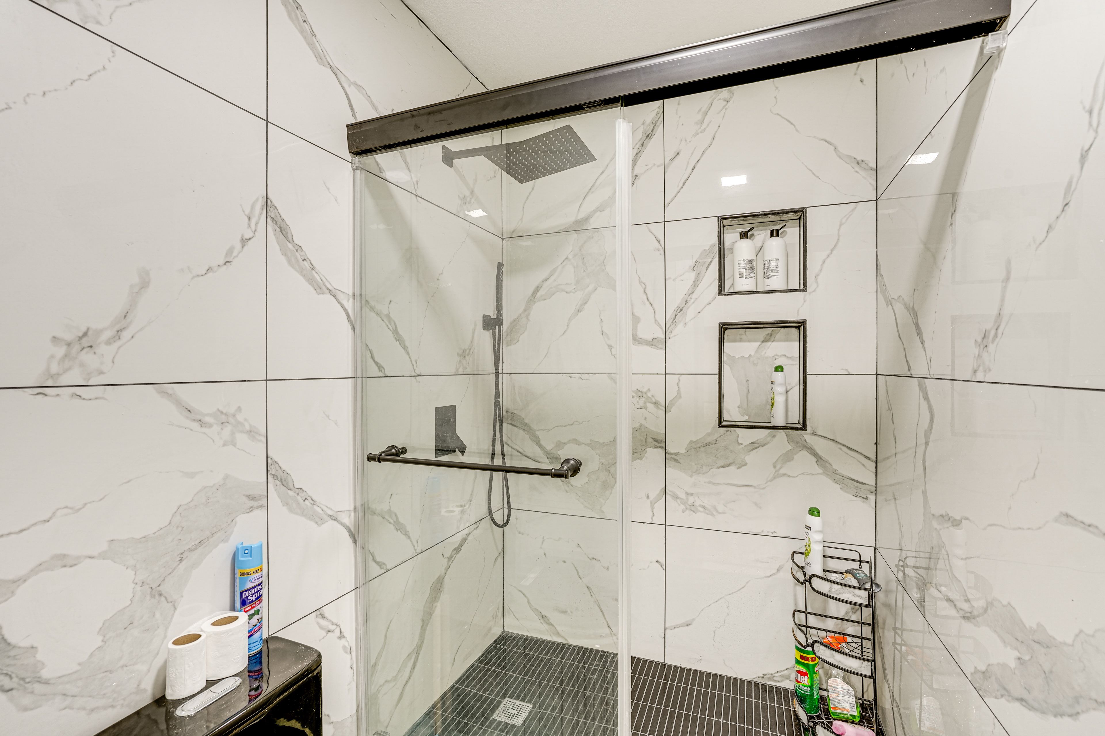 En-Suite Bathroom | 2nd Floor | Towels Provided