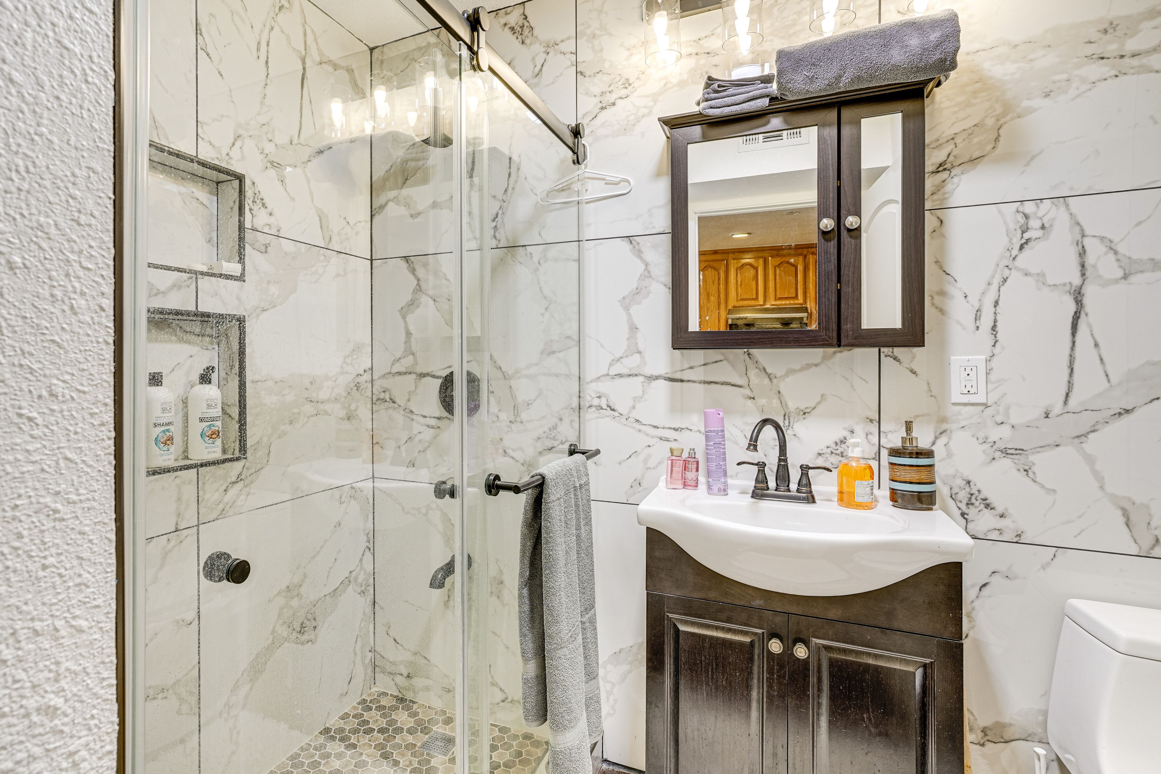 Bathroom | 1st Floor