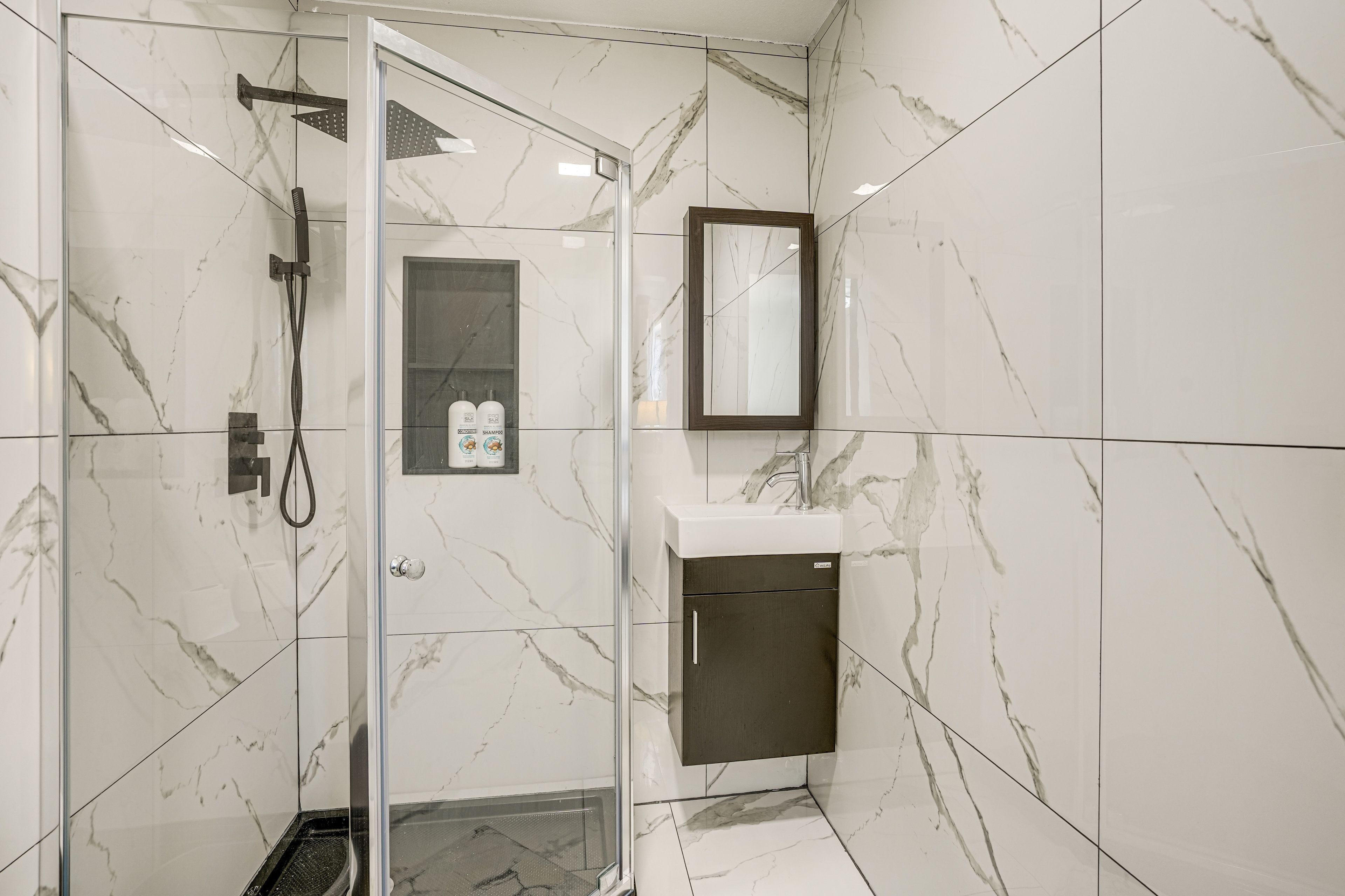 En-Suite Bathroom | 2nd Floor