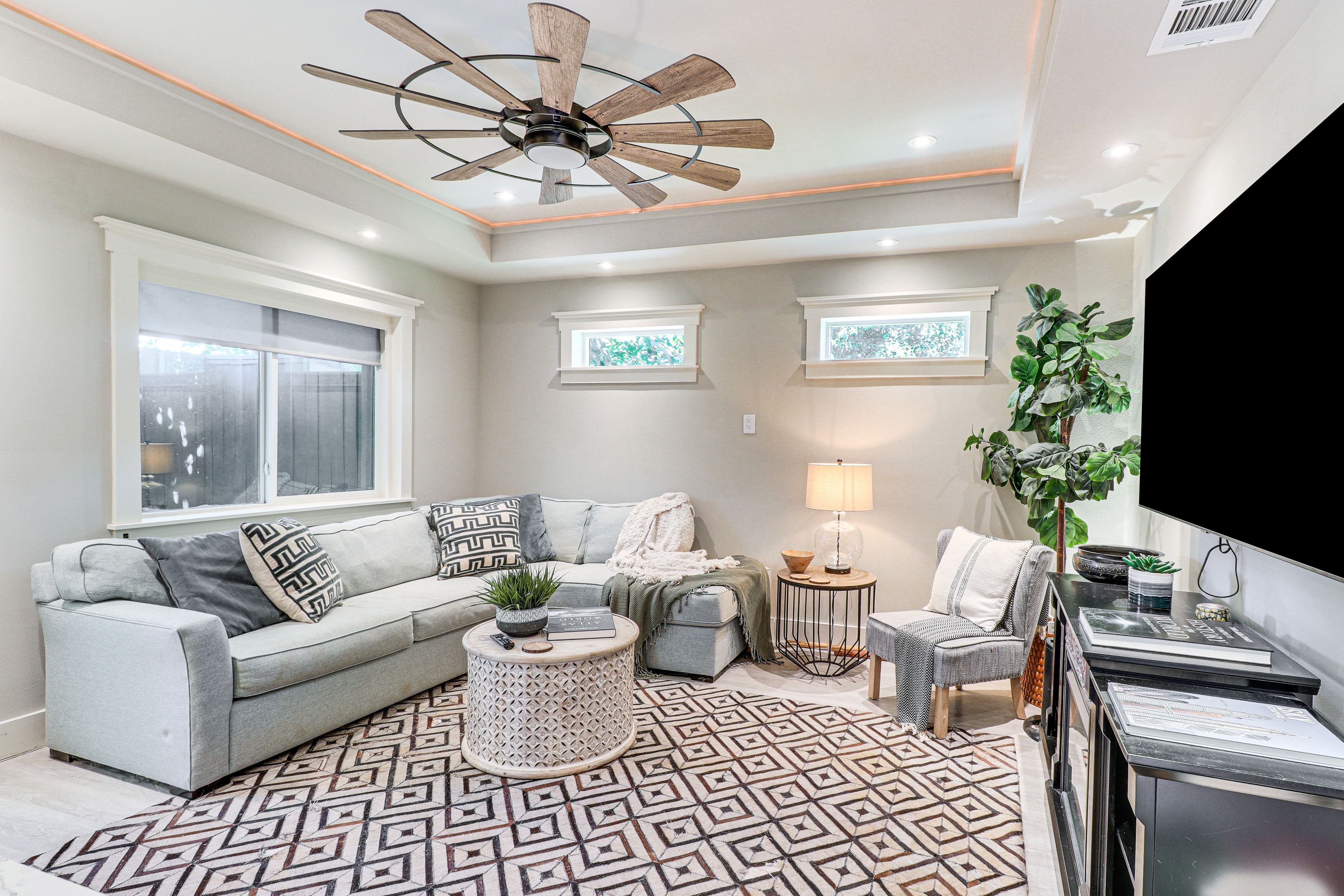 Living Room | Queen Sleeper Sofa | Free WiFi