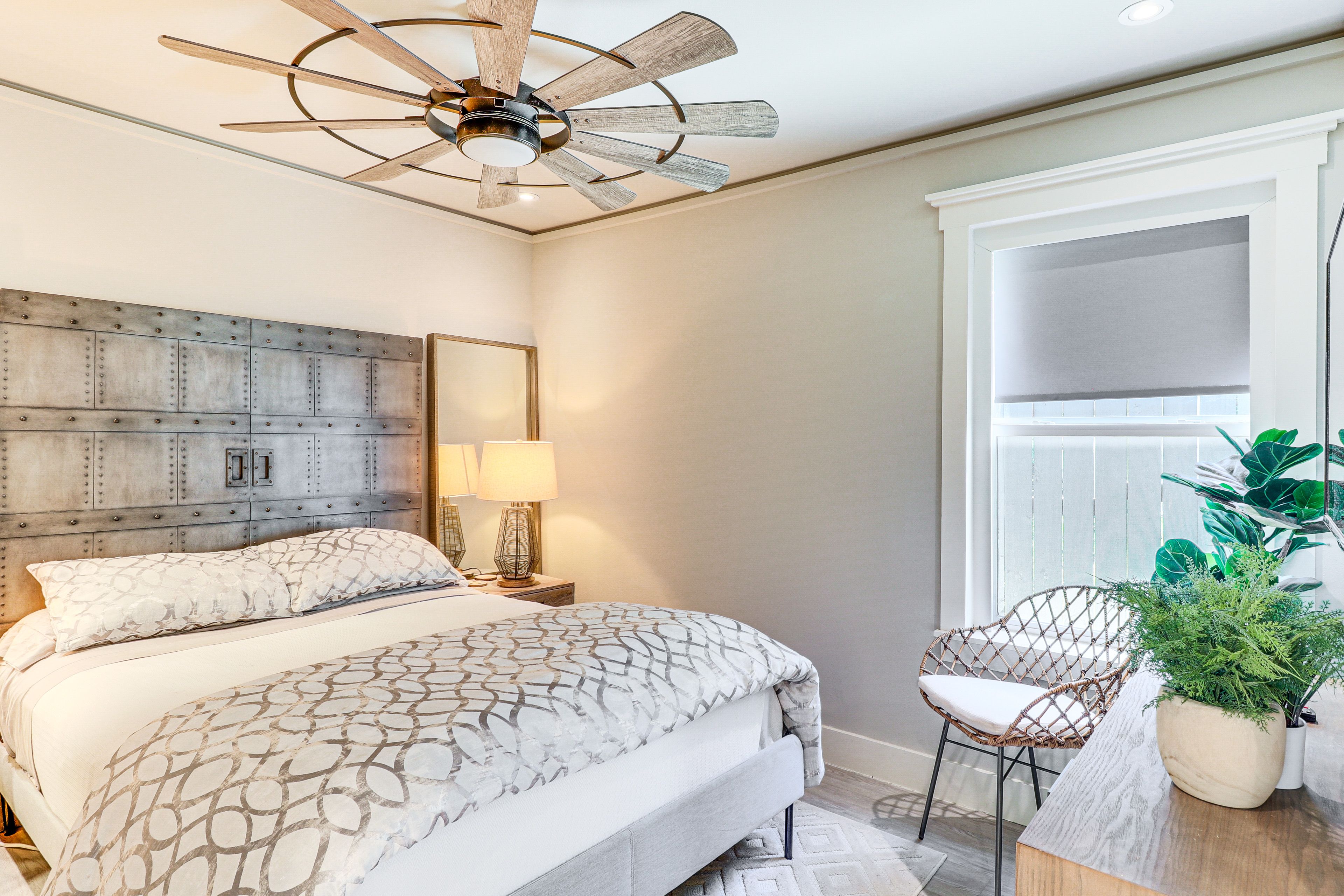 Bedroom | Queen Bed | Linens Provided | Smart TV