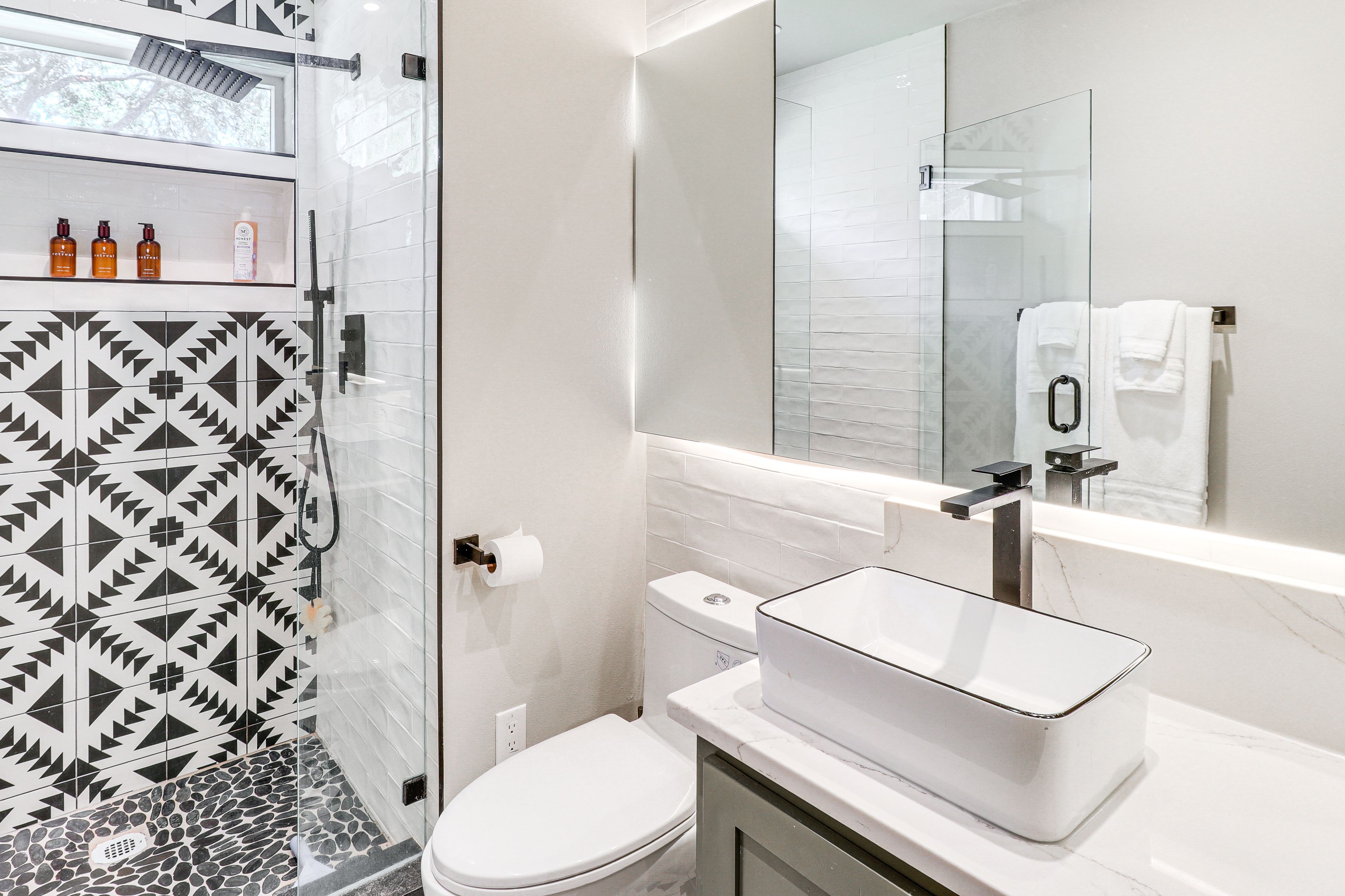 Full Bathroom | Towels Provided | Washer & Dryer