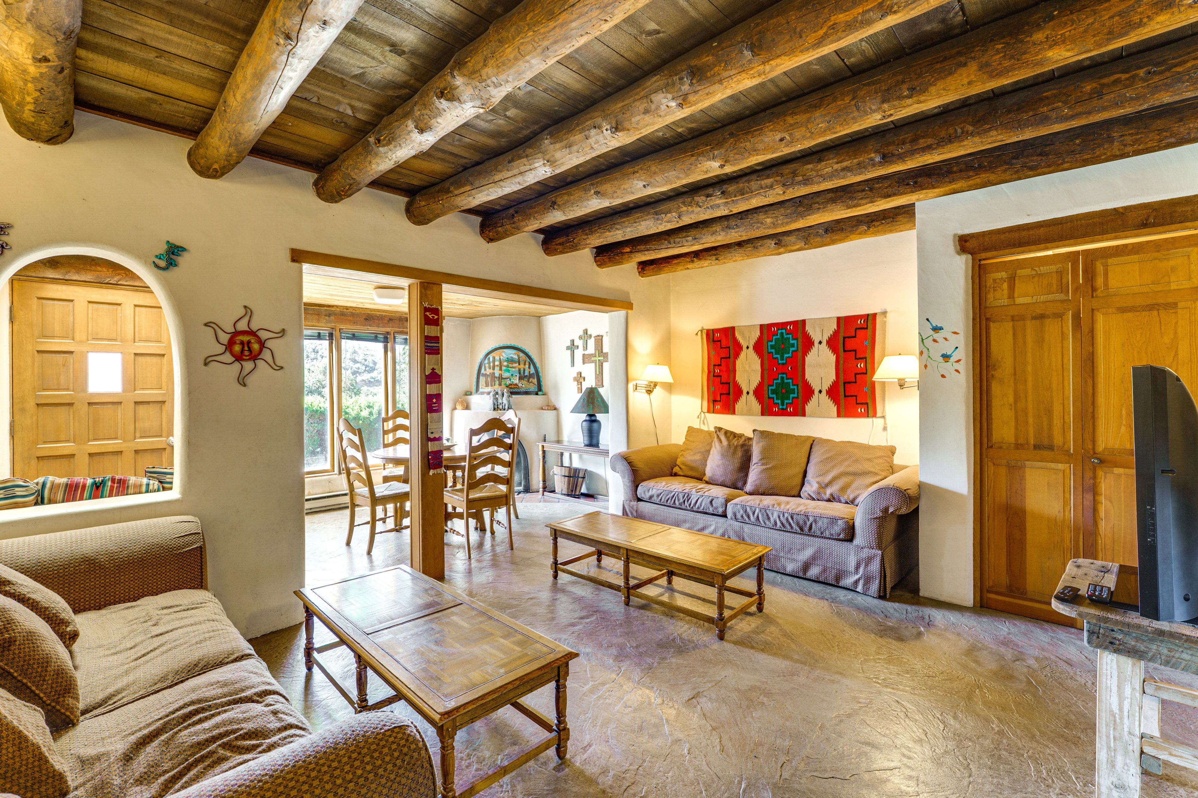 Living Room | Free WiFi | Kiva Fireplace