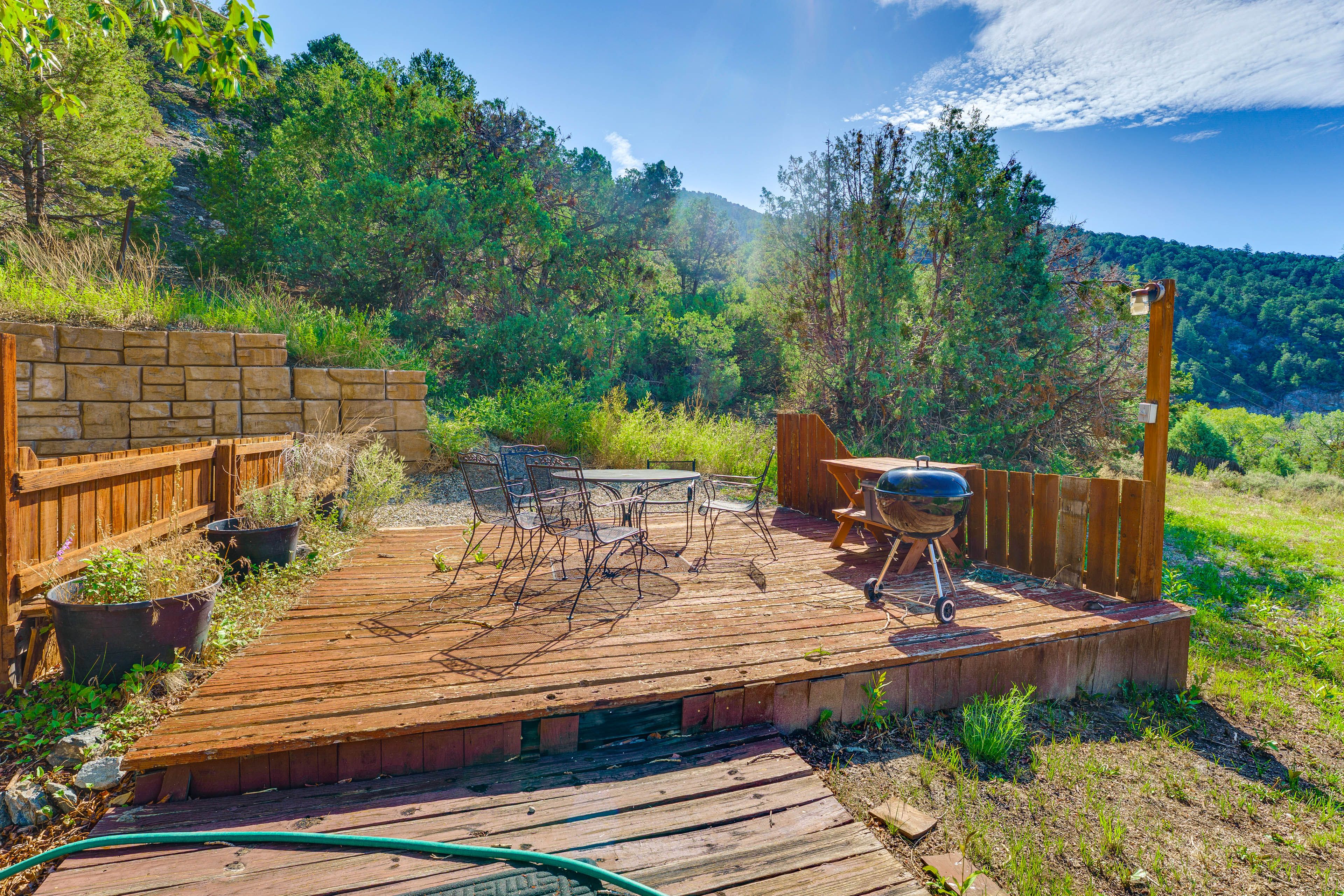 Shared Deck | Charcoal Grill | Wood-Burning Fire Pit