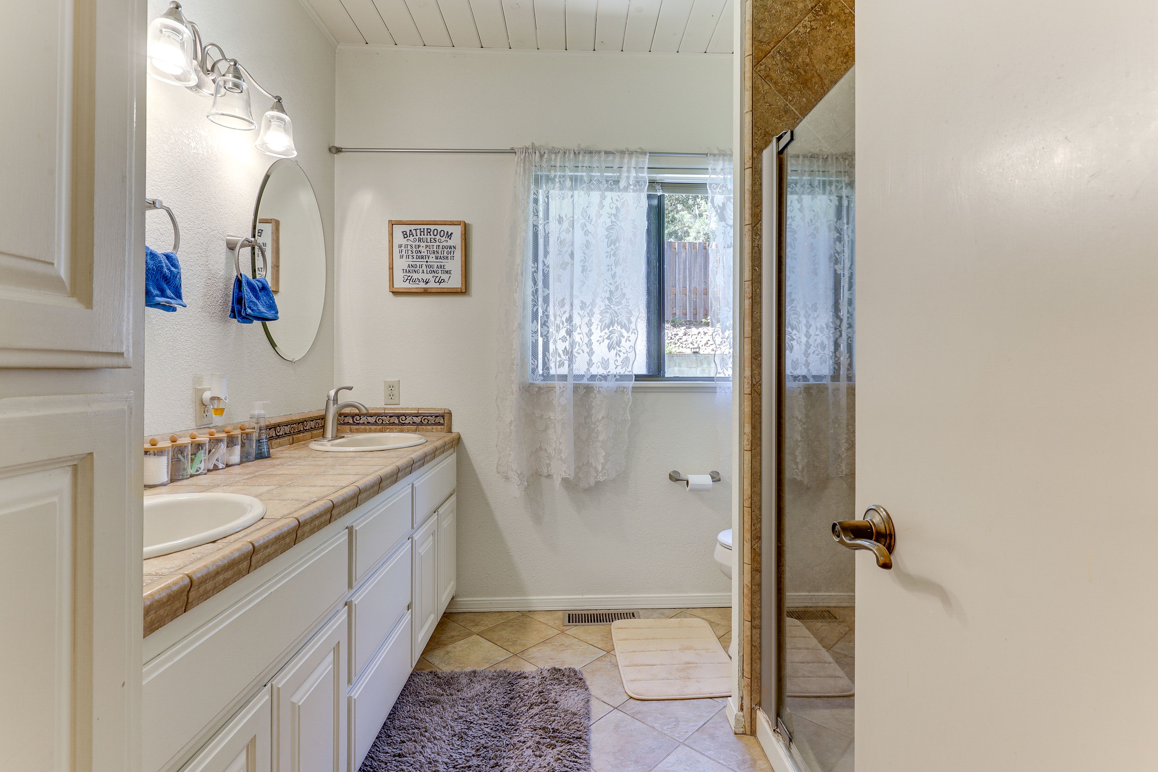 Full Bathroom | 1st Floor