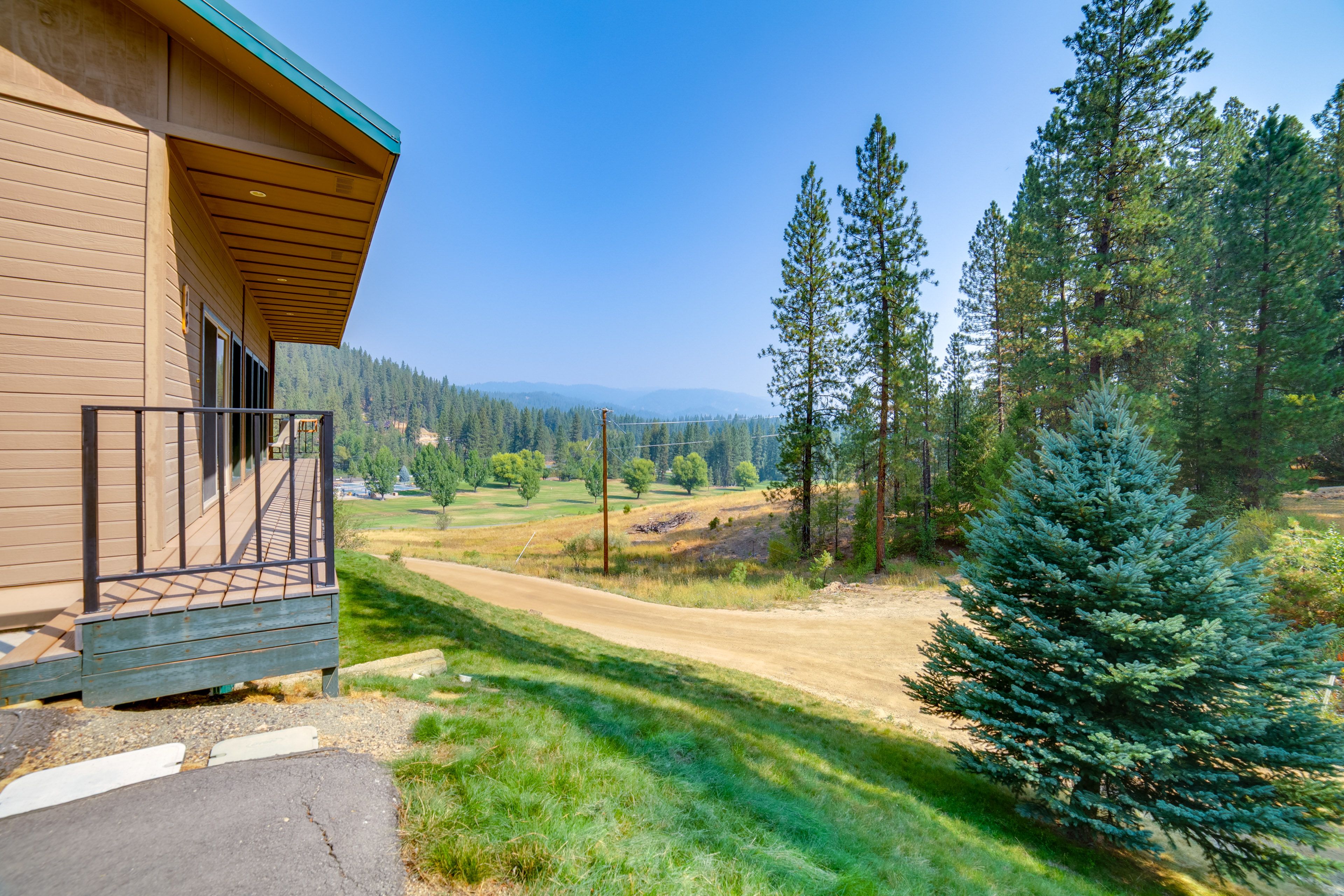 Mountain Views | Spacious Yard