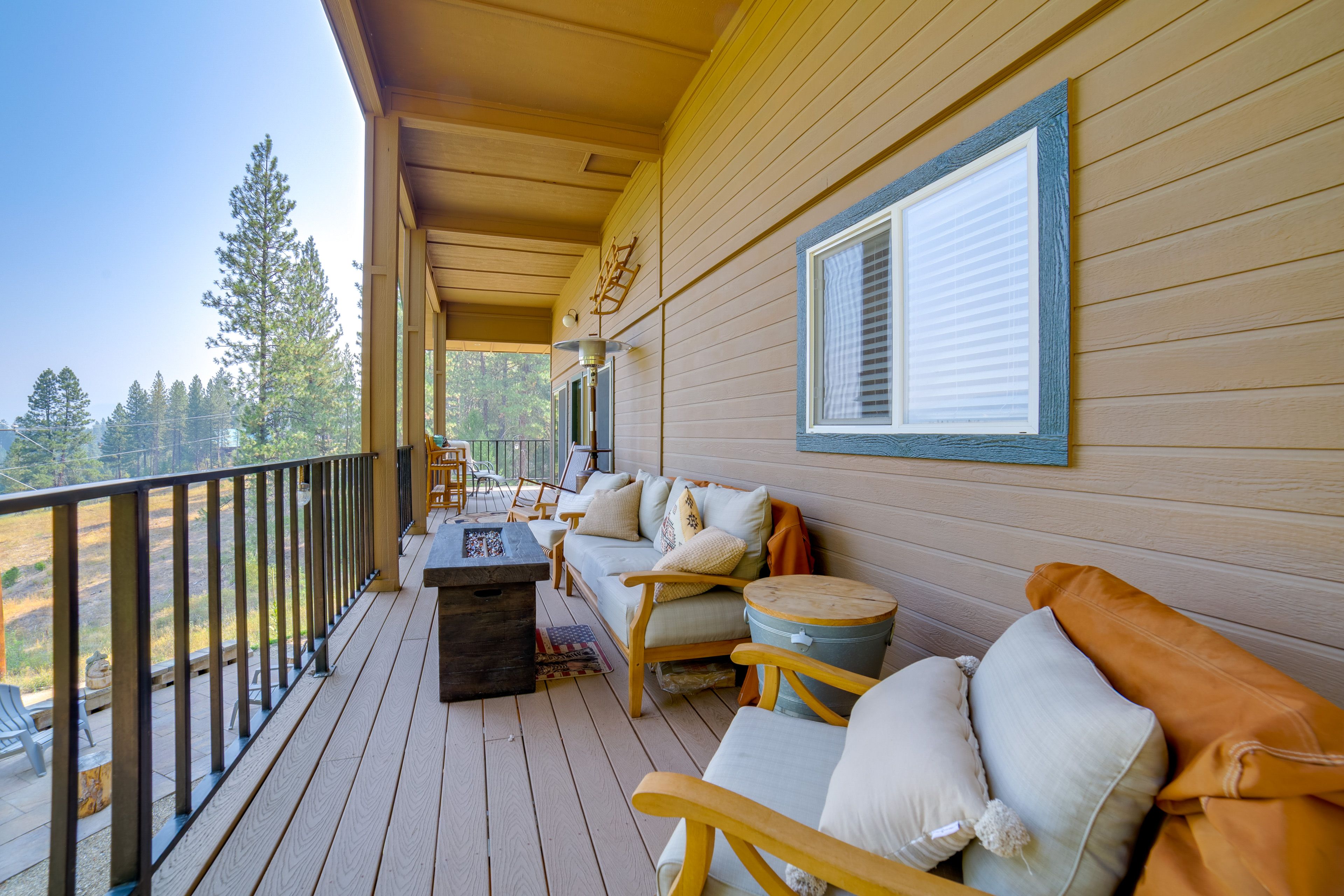 Furnished Deck & Patio | Gas Grill & Fire Pit | Wood-Burning Fire Pit