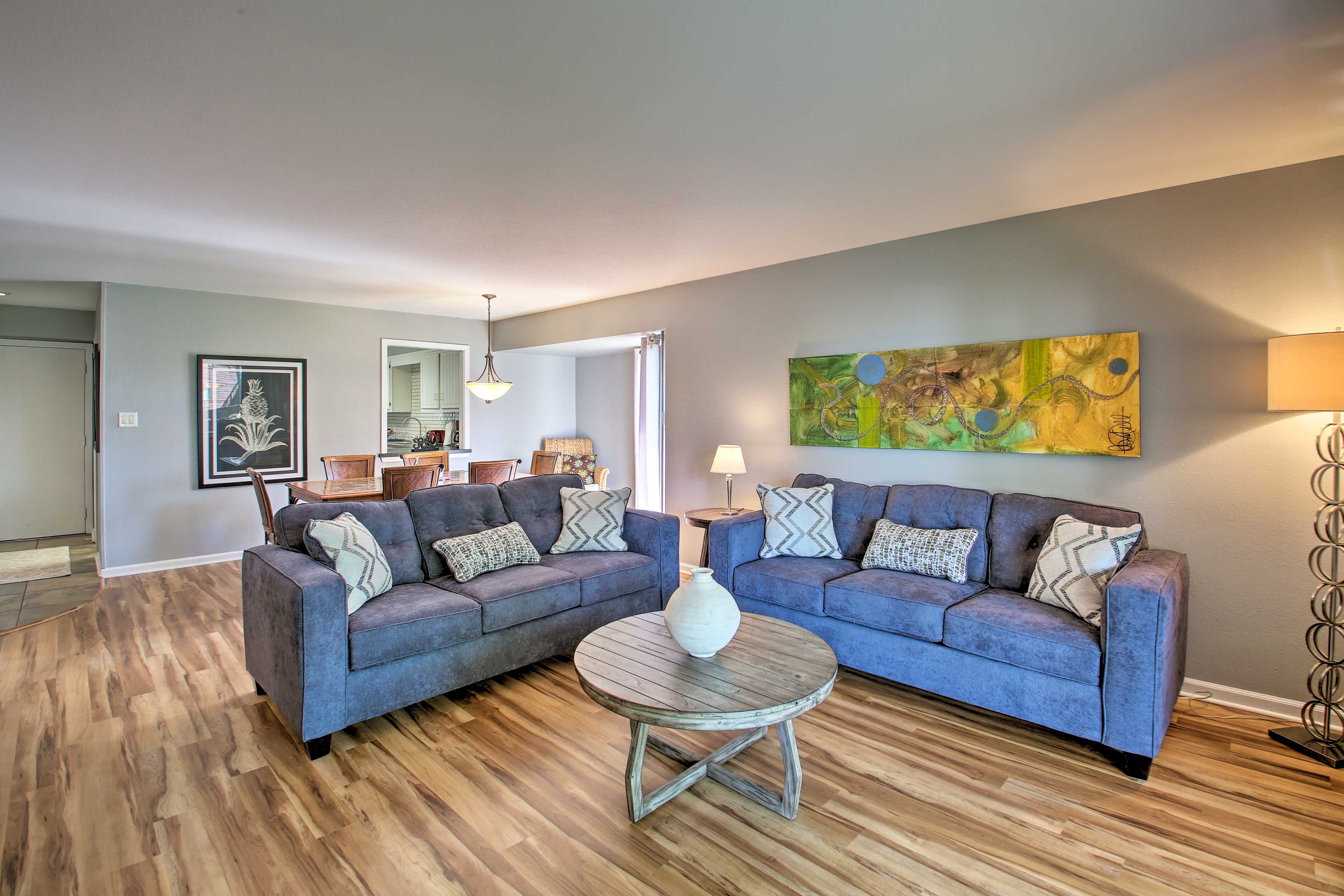 Living Room | 2 Full Sleeper Sofas | Smart TV | Free WiFi | Air Conditioning