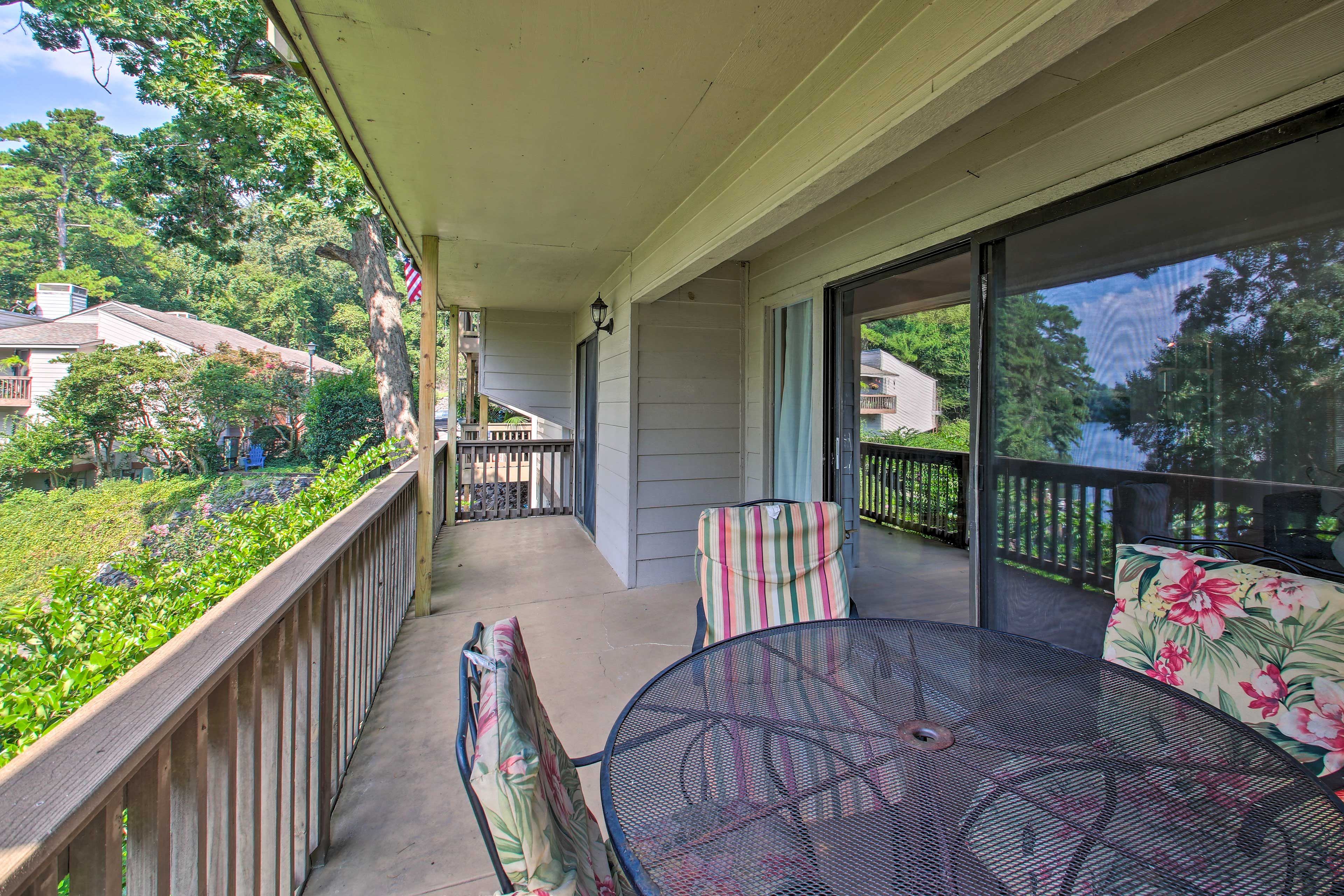Balcony | Outdoor Dining