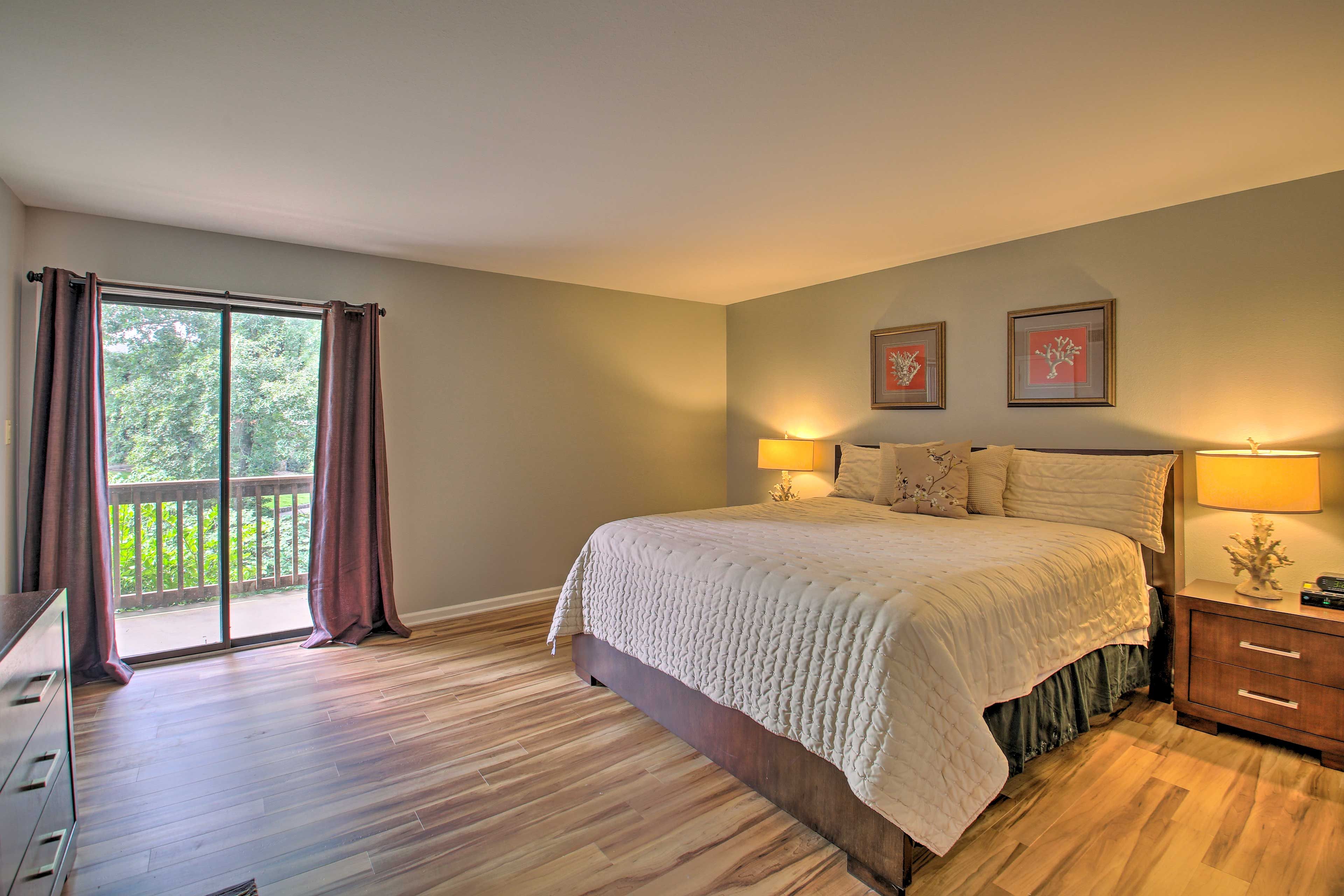 Bedroom 1 | King Bed | Smart TV | En-Suite Bathroom
