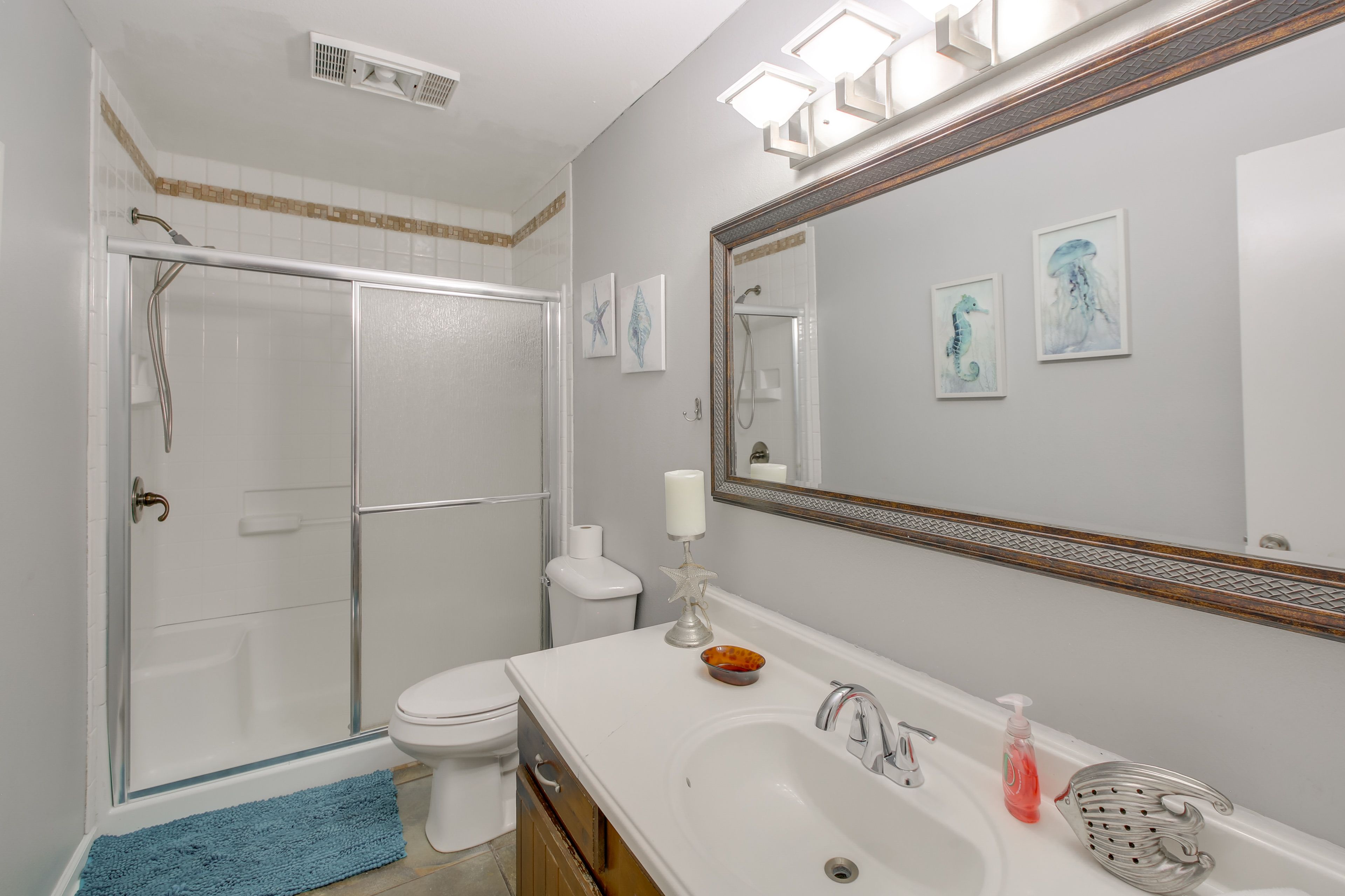En-Suite Bathroom | Towels Provided