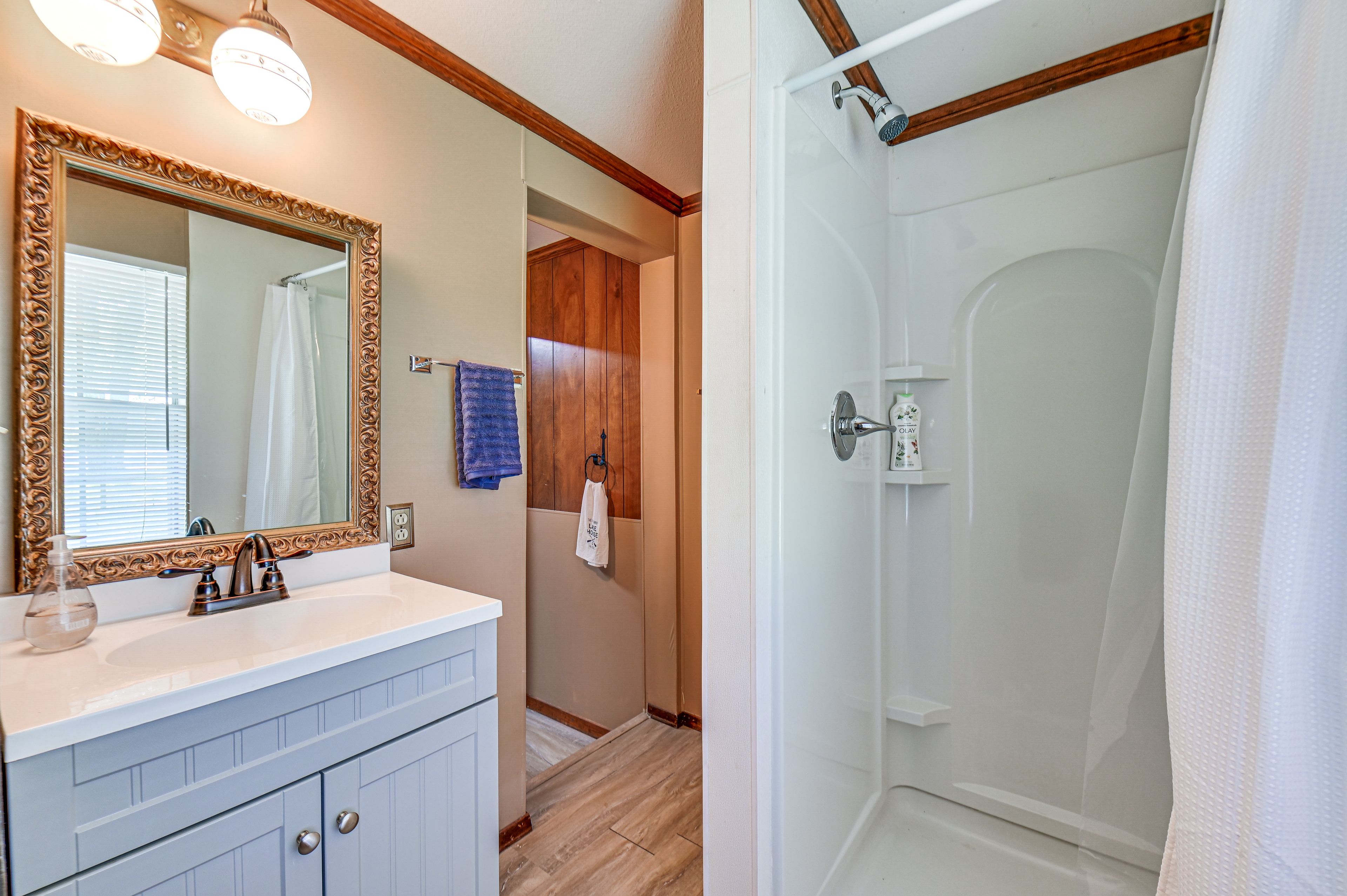 Full Bathroom | 1st Floor