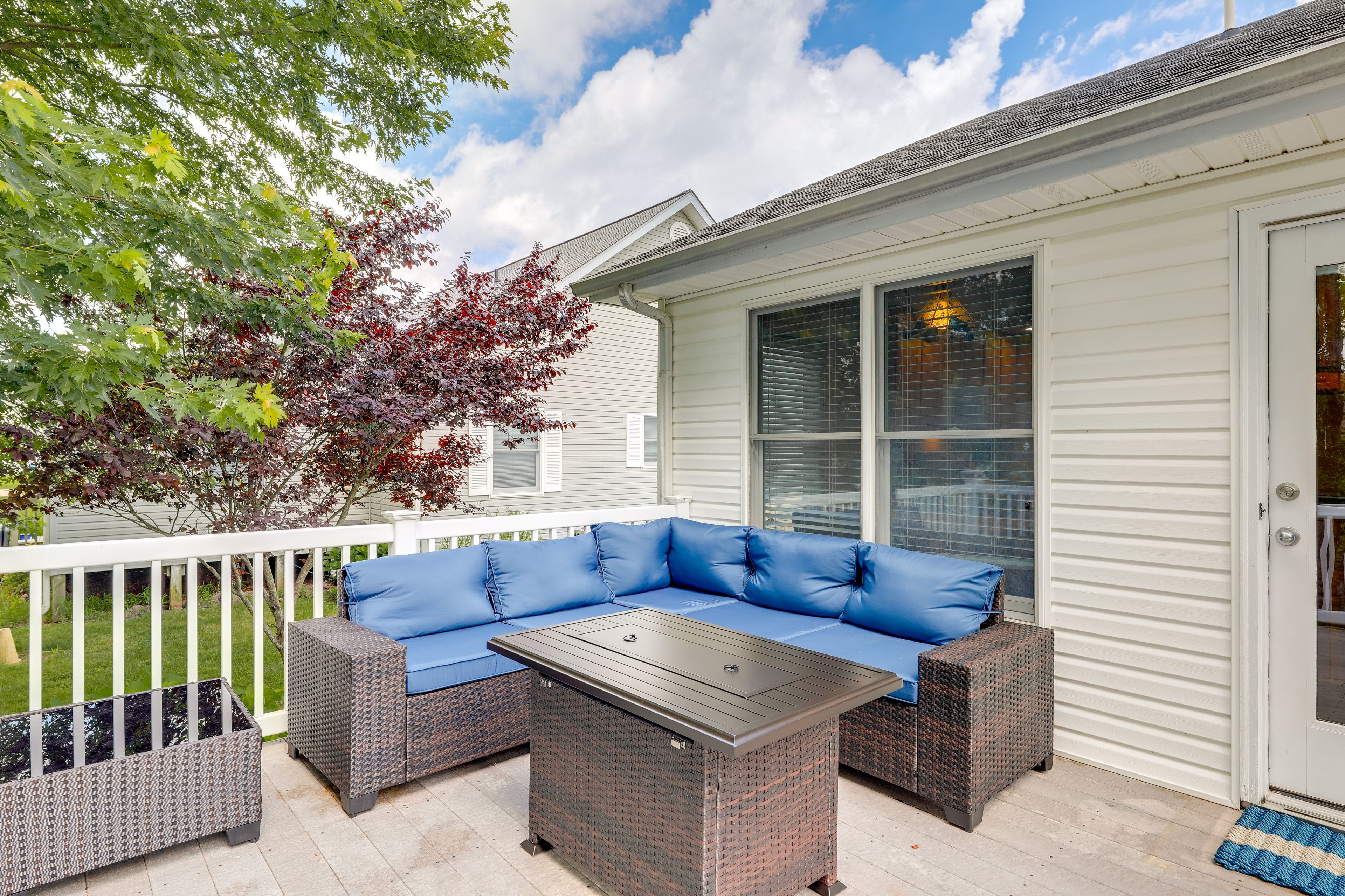 Furnished Deck | Gas Grill & Fire Table | Dining Table