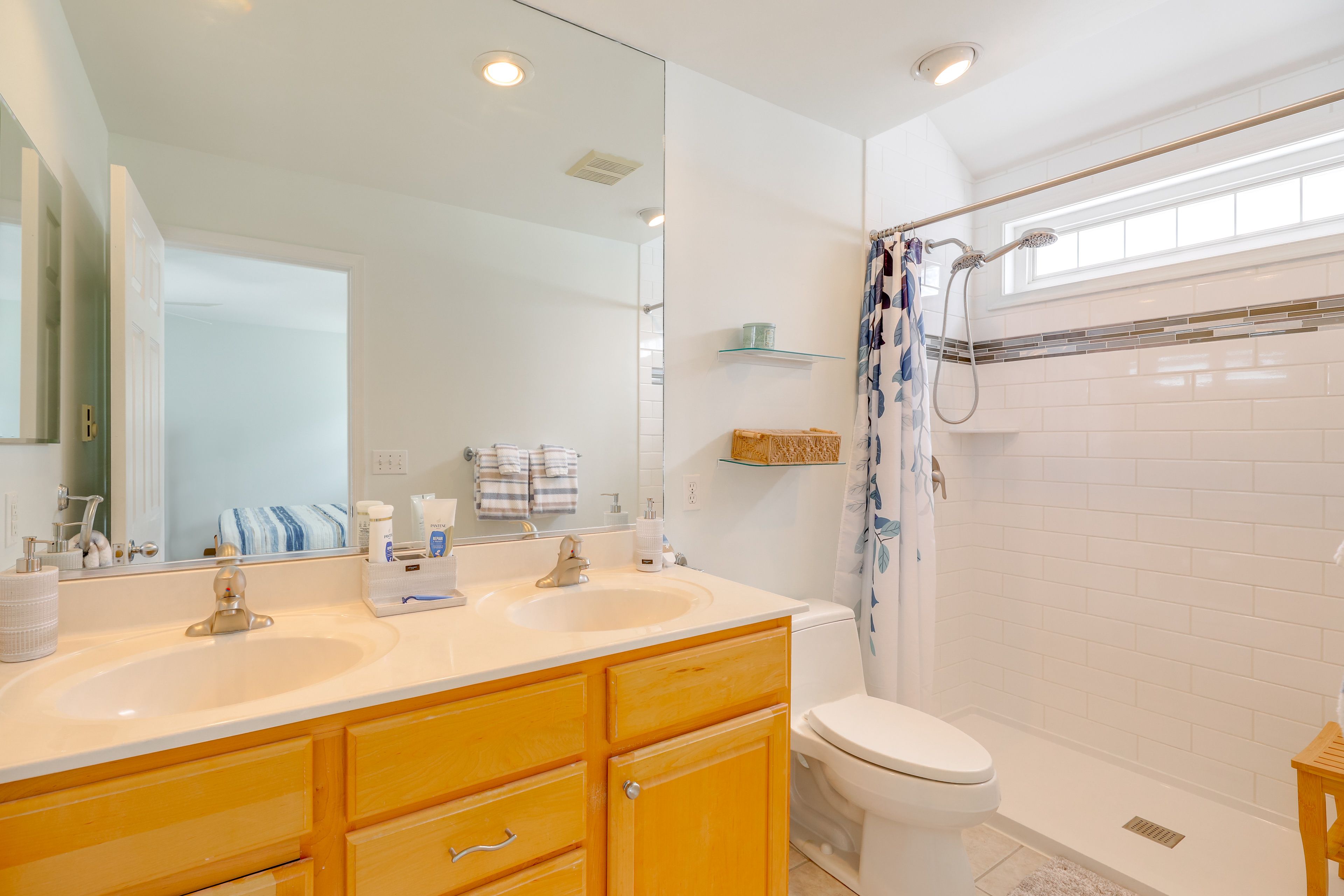 En-Suite Bathroom | Towels Provided
