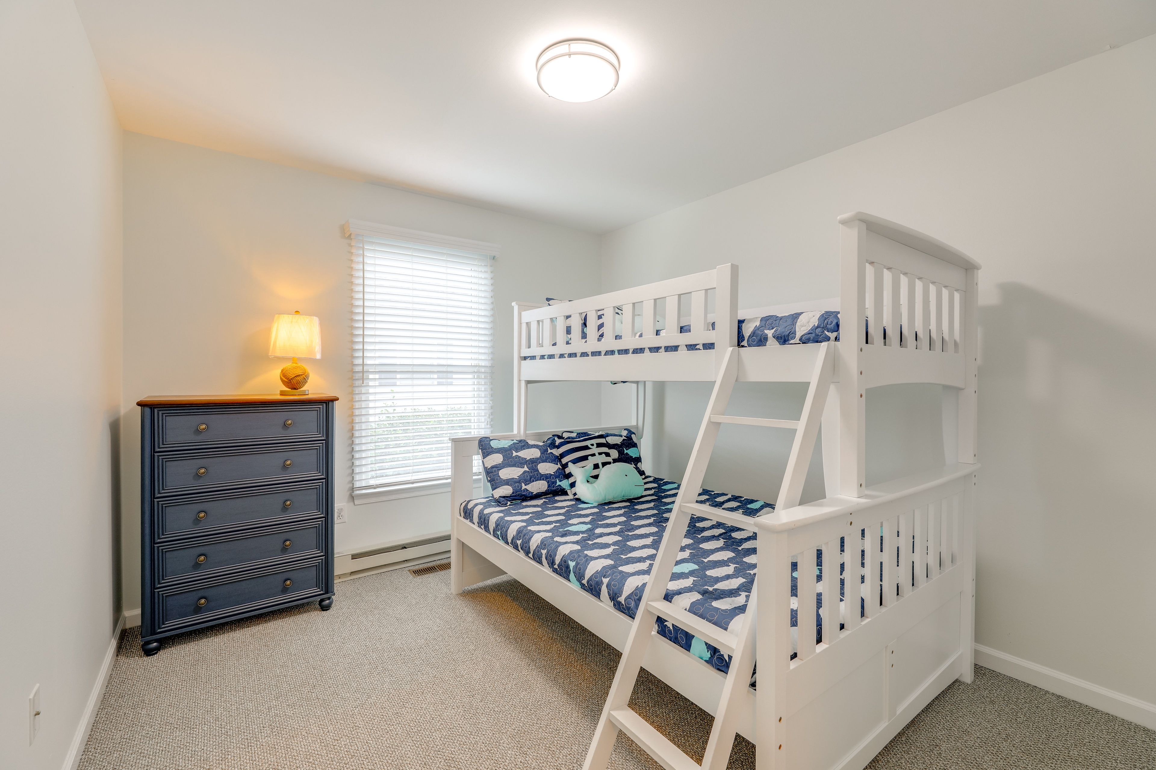 Bedroom 3 | Twin/Full Bunk Bed