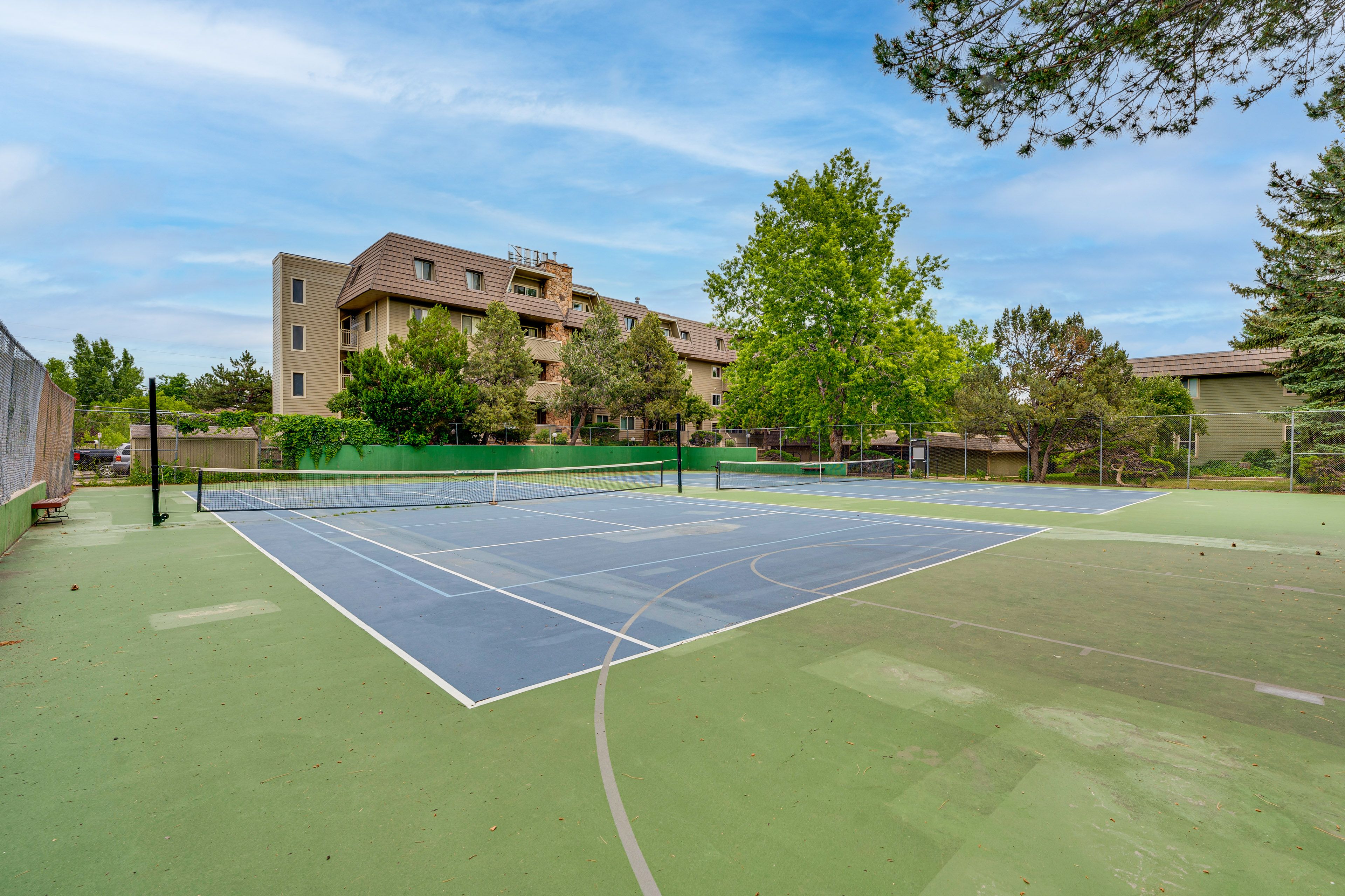 Community Amenities | Sports Courts | Clubhouse | Fitness Center | Sauna
